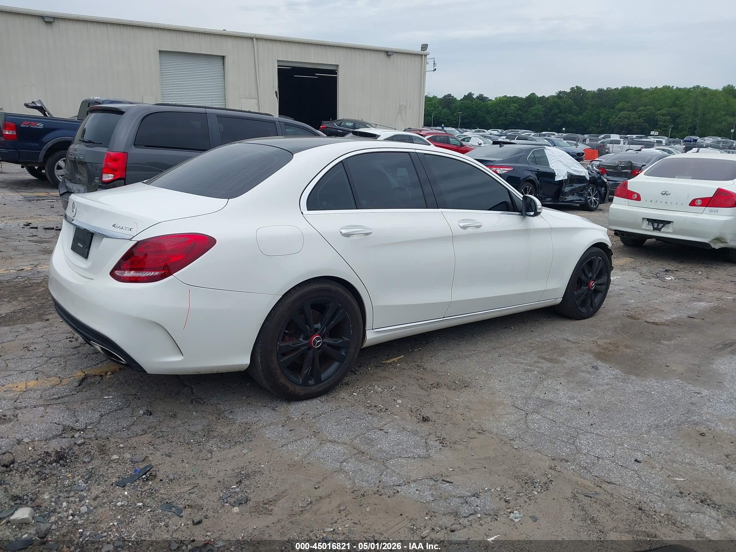 2015 Mercedes-benz C 300 4matic Белый vin: 55SWF4KB1FU011838