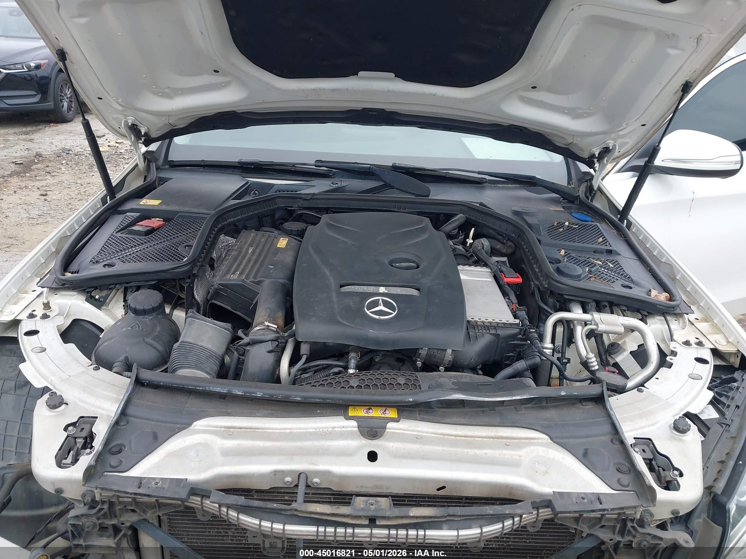 2015 Mercedes-benz C 300 4matic Белый vin: 55SWF4KB1FU011838