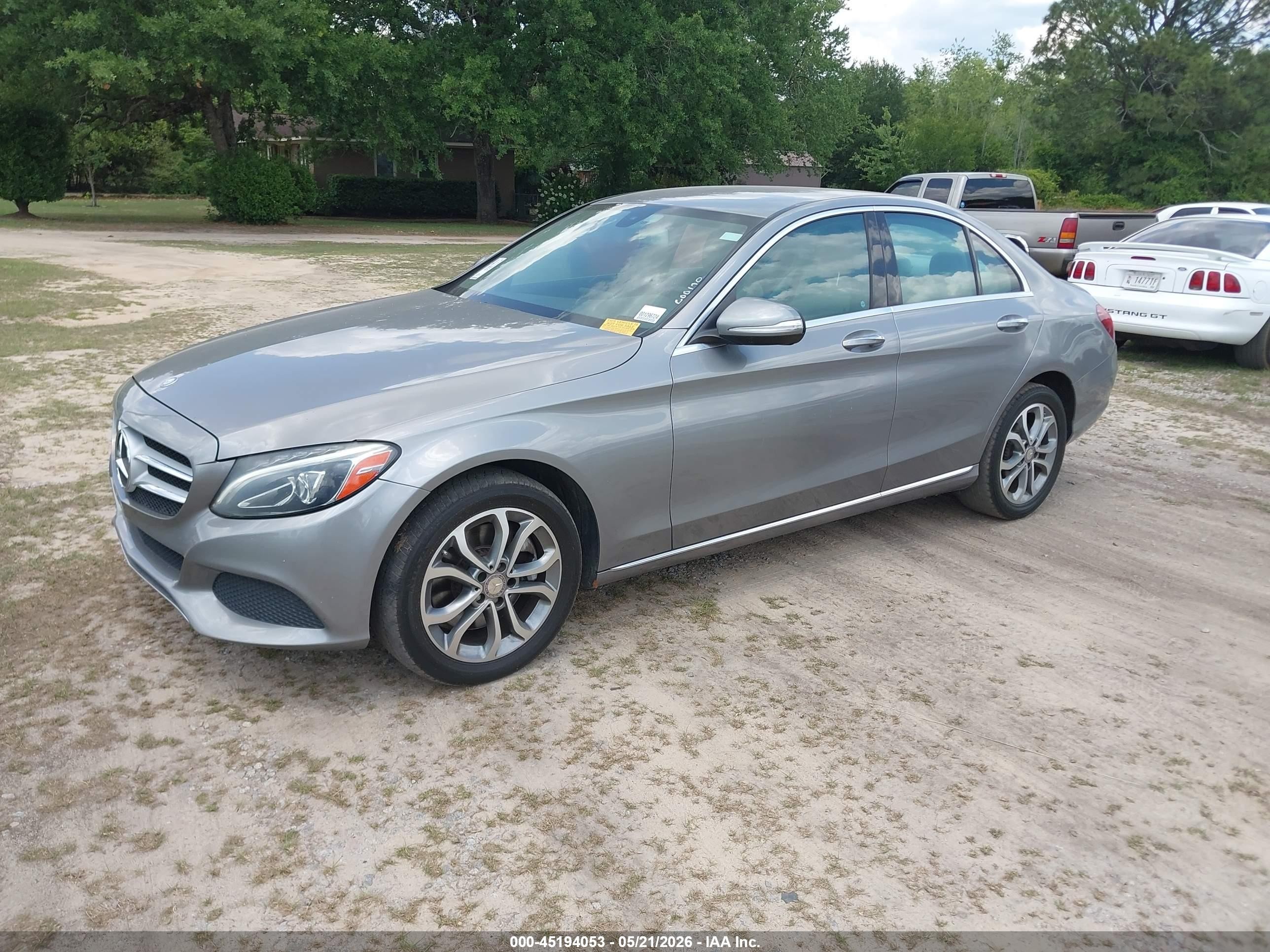 2015 Mercedes-benz C 300 4matic Серебряный vin: 55SWF4KB1FU014173