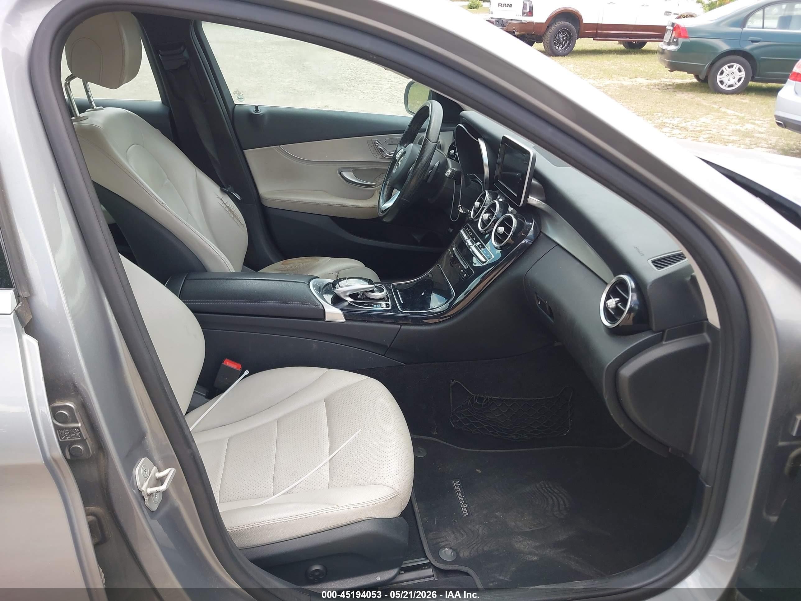 2015 Mercedes-benz C 300 4matic Серебряный vin: 55SWF4KB1FU014173