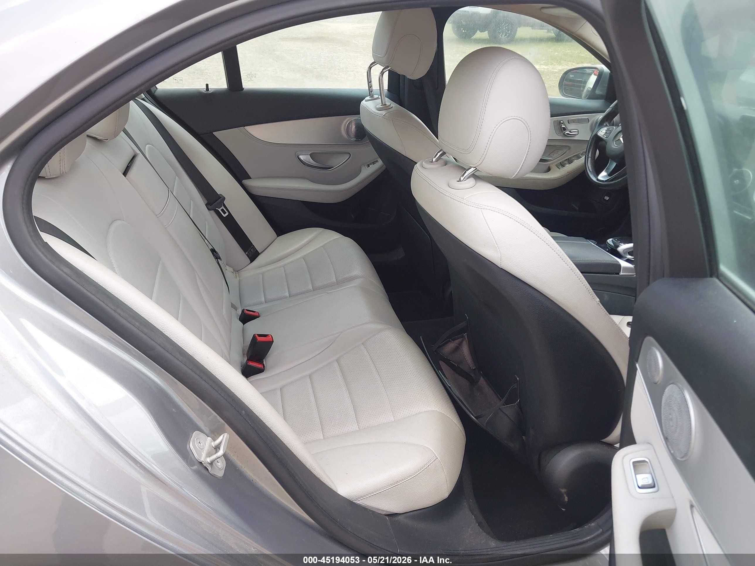 2015 Mercedes-benz C 300 4matic Серебряный vin: 55SWF4KB1FU014173