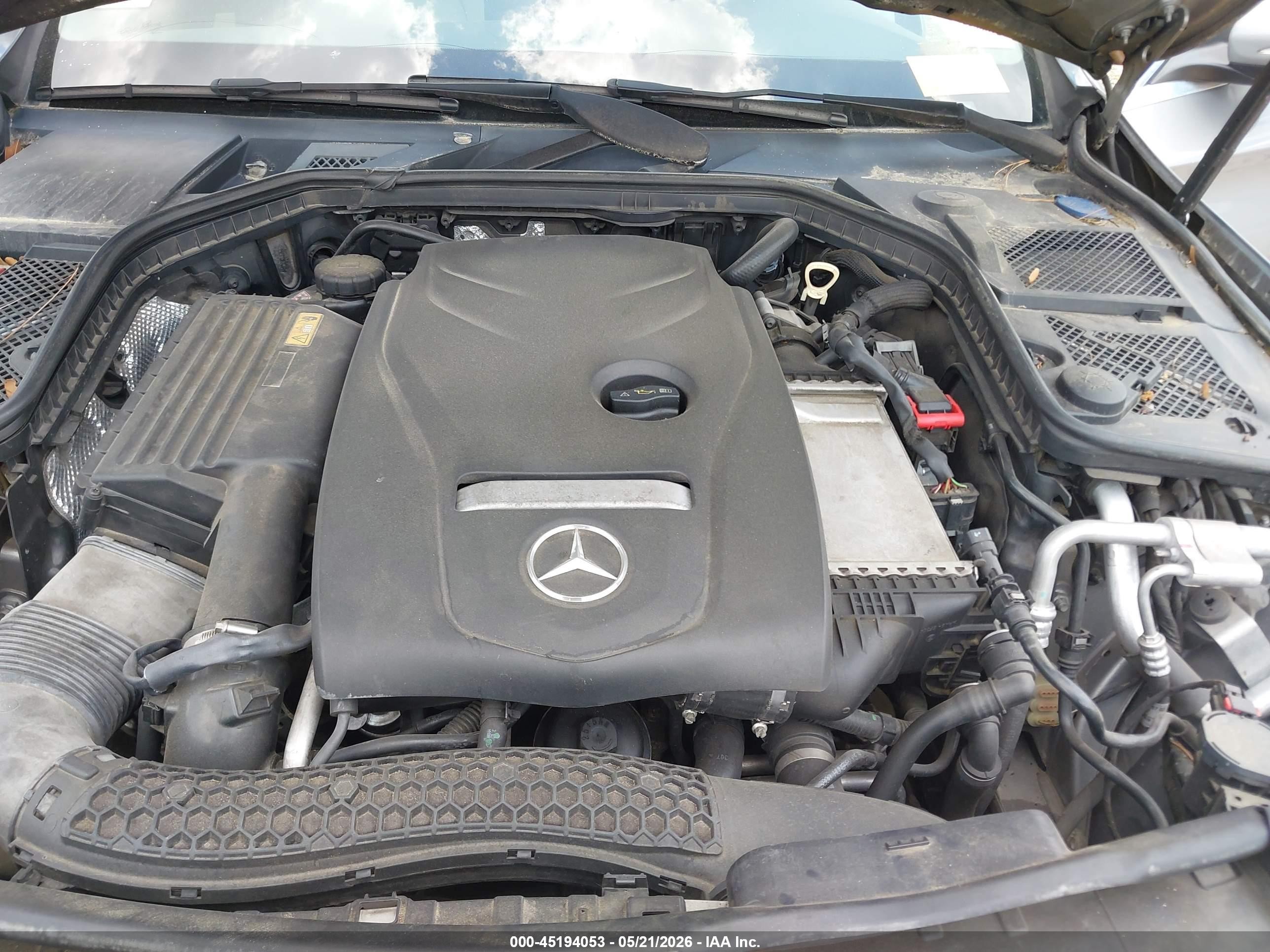 2015 Mercedes-benz C 300 4matic Серебряный vin: 55SWF4KB1FU014173