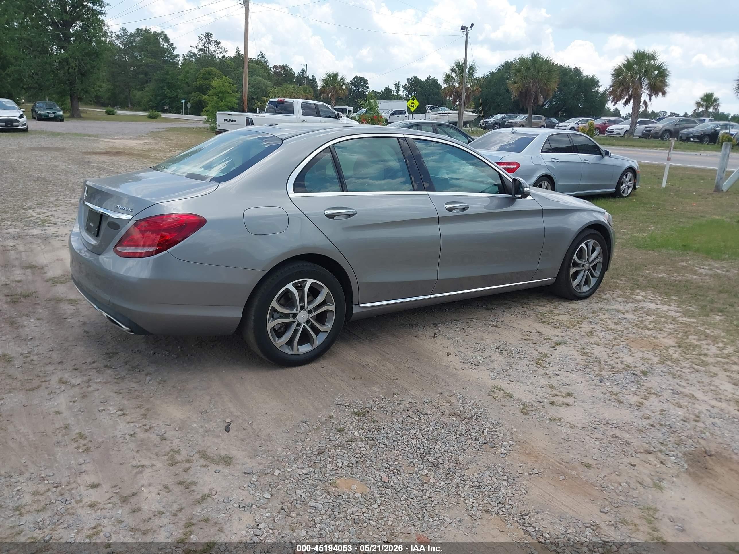 2015 Mercedes-benz C 300 4matic Серебряный vin: 55SWF4KB1FU014173