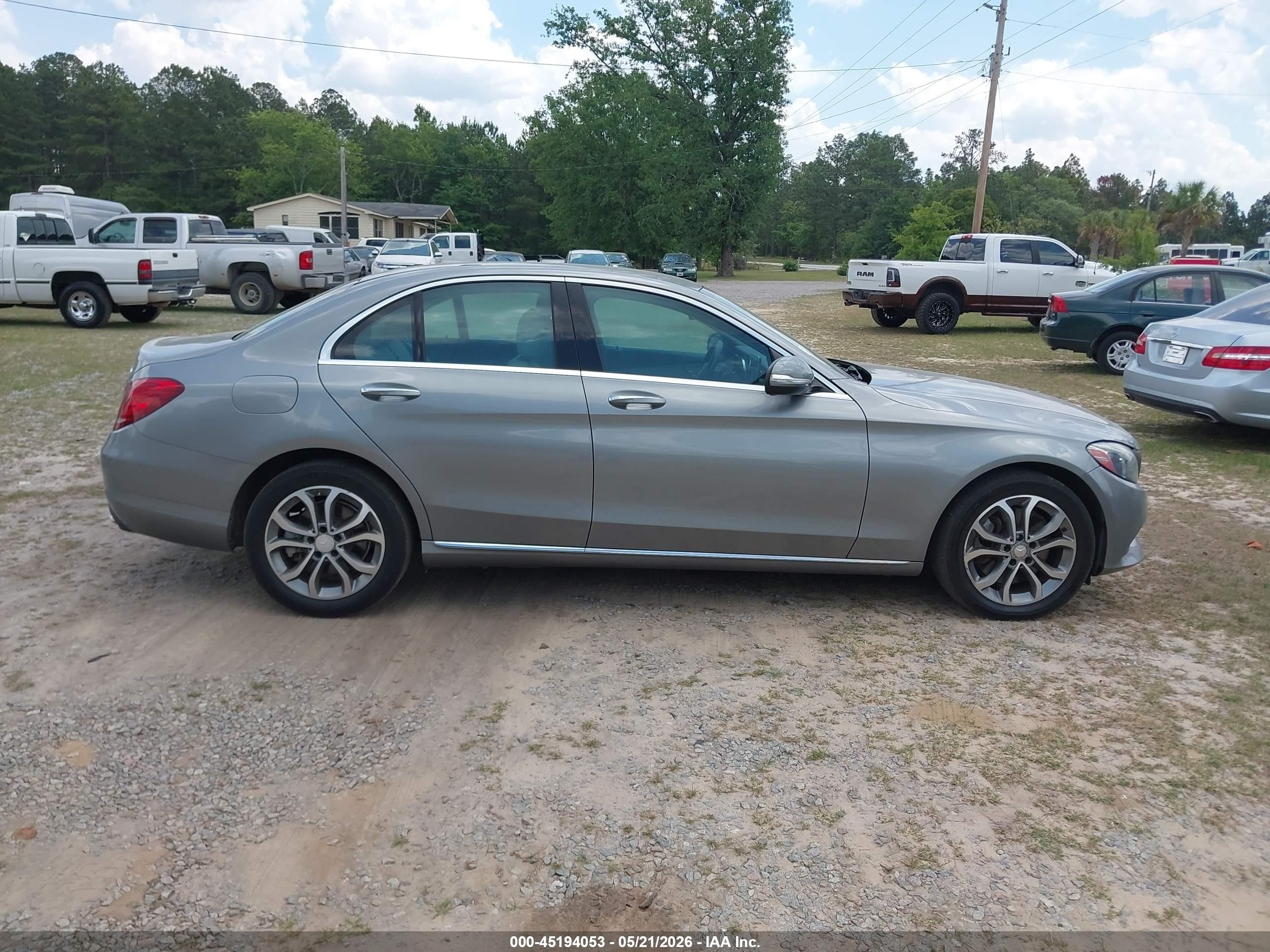 2015 Mercedes-benz C 300 4matic Серебряный vin: 55SWF4KB1FU014173
