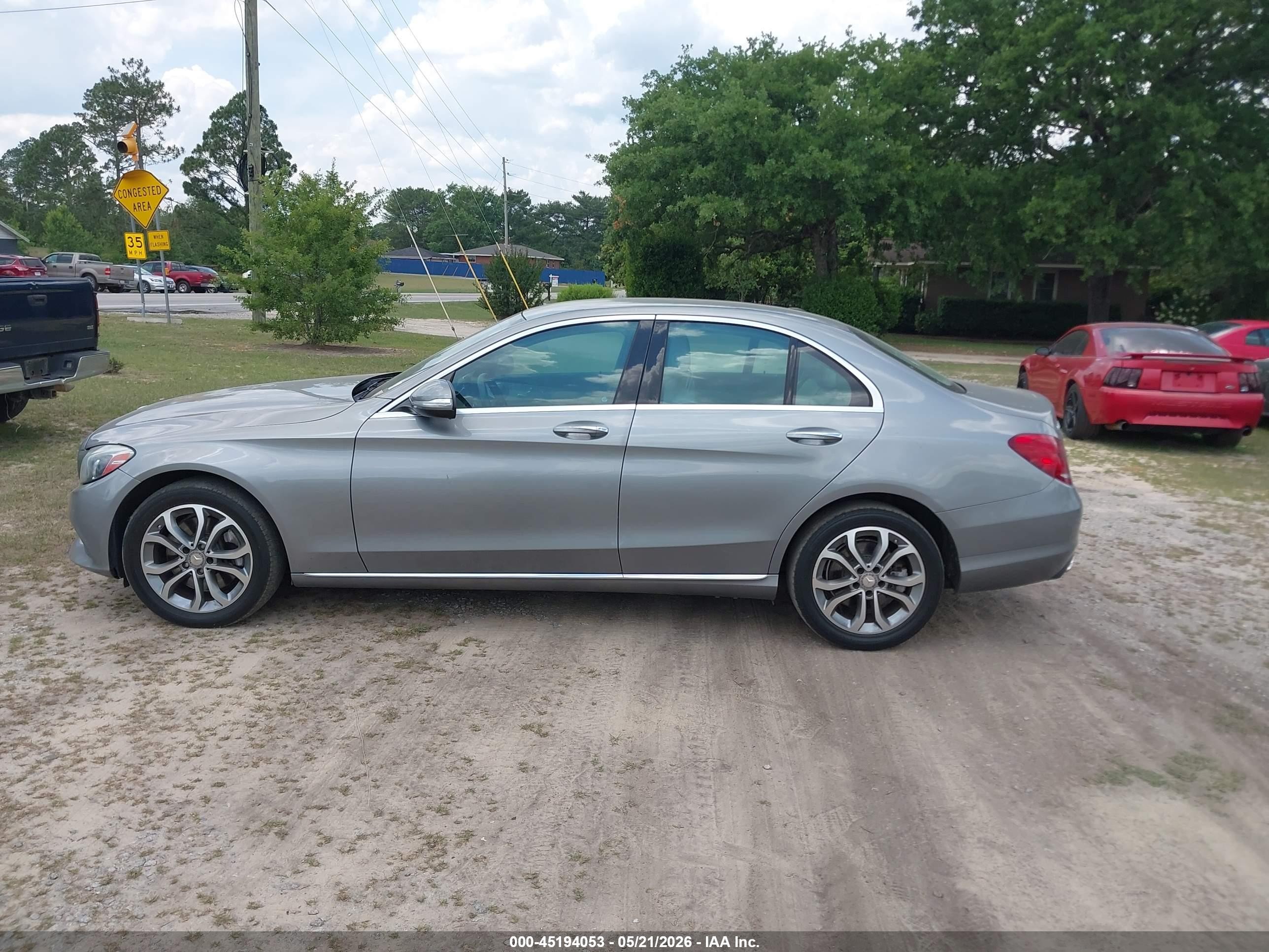 2015 Mercedes-benz C 300 4matic Серебряный vin: 55SWF4KB1FU014173