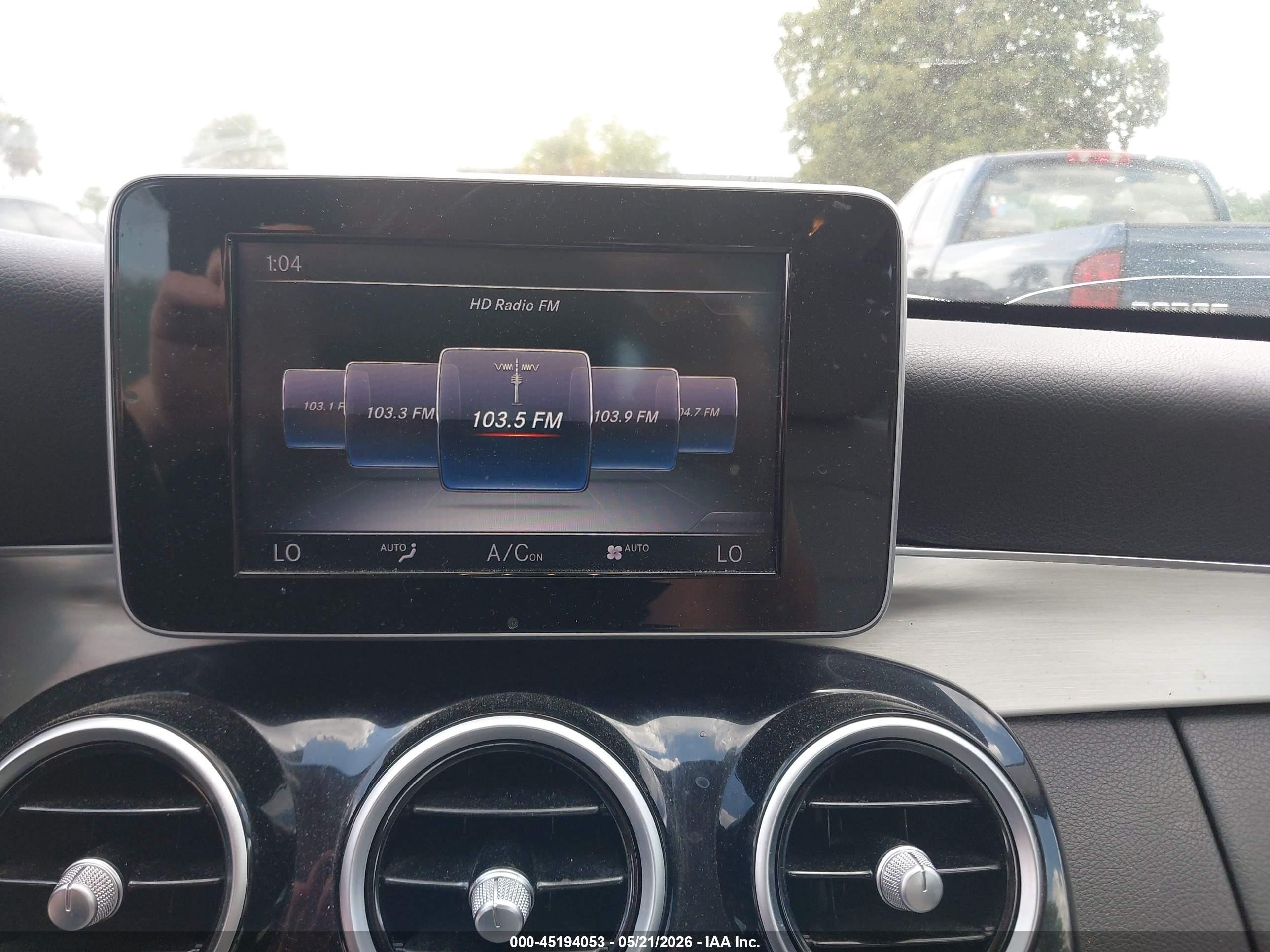 2015 Mercedes-benz C 300 4matic Серебряный vin: 55SWF4KB1FU014173