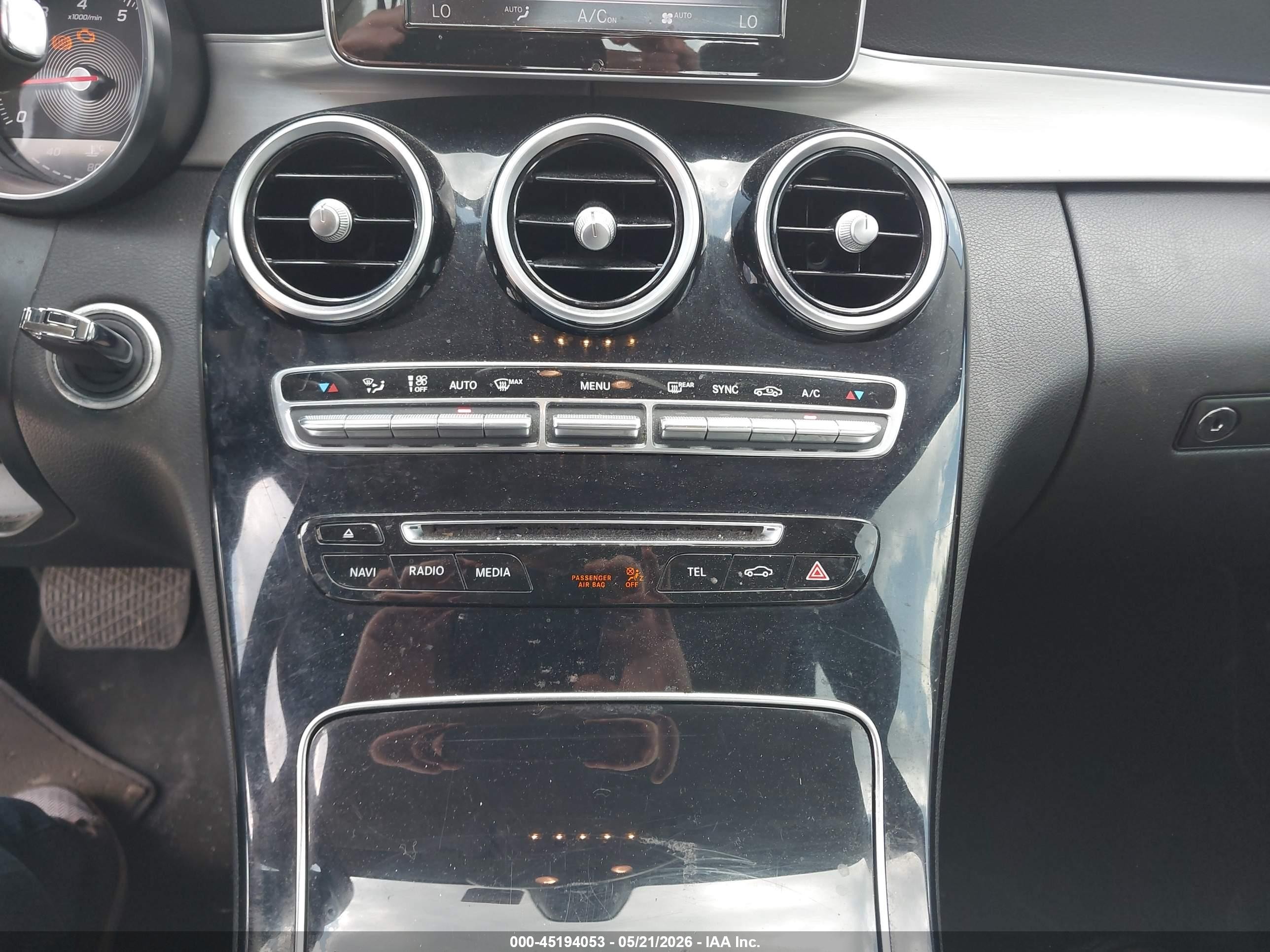 2015 Mercedes-benz C 300 4matic Серебряный vin: 55SWF4KB1FU014173