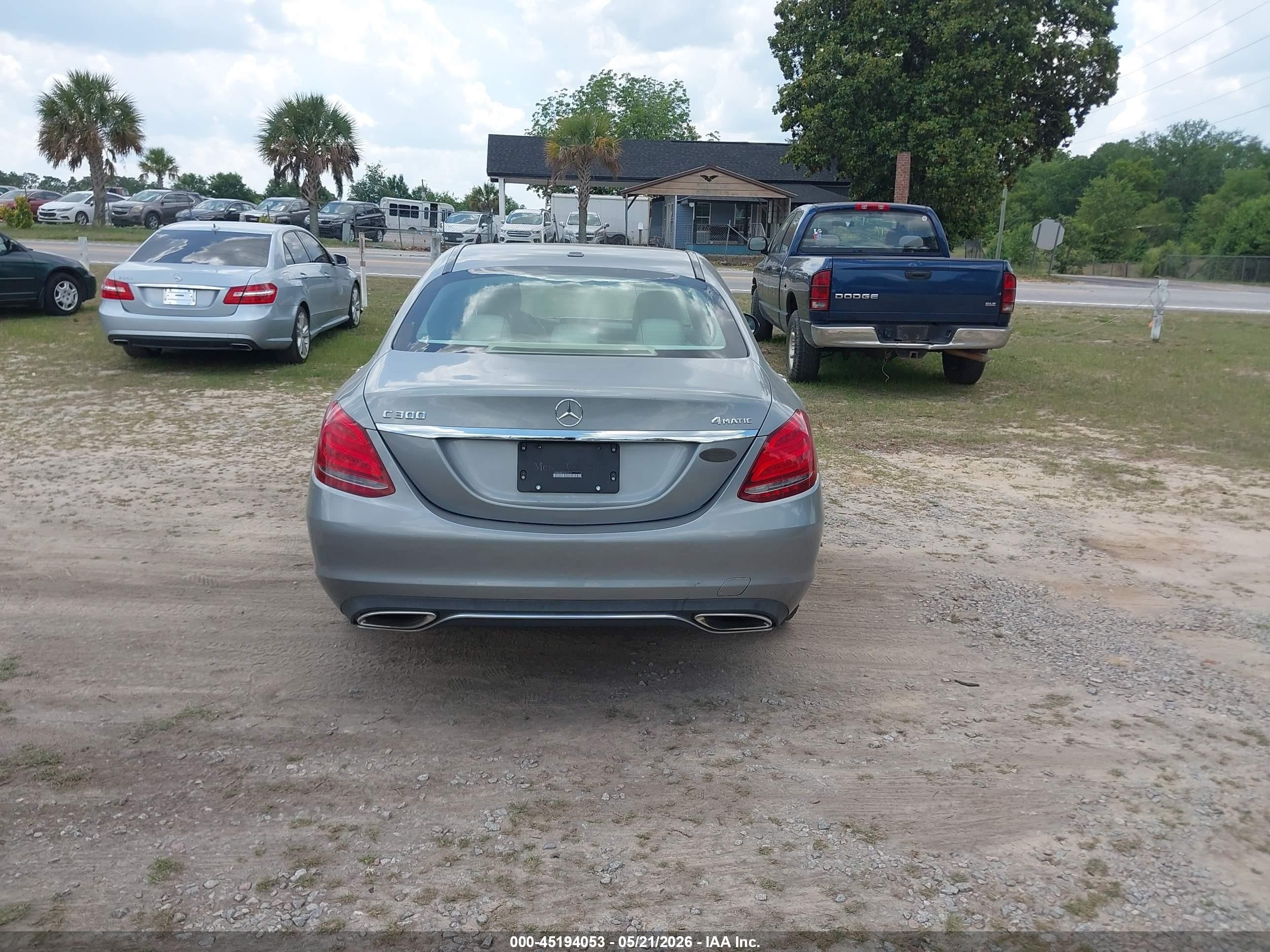 2015 Mercedes-benz C 300 4matic Серебряный vin: 55SWF4KB1FU014173