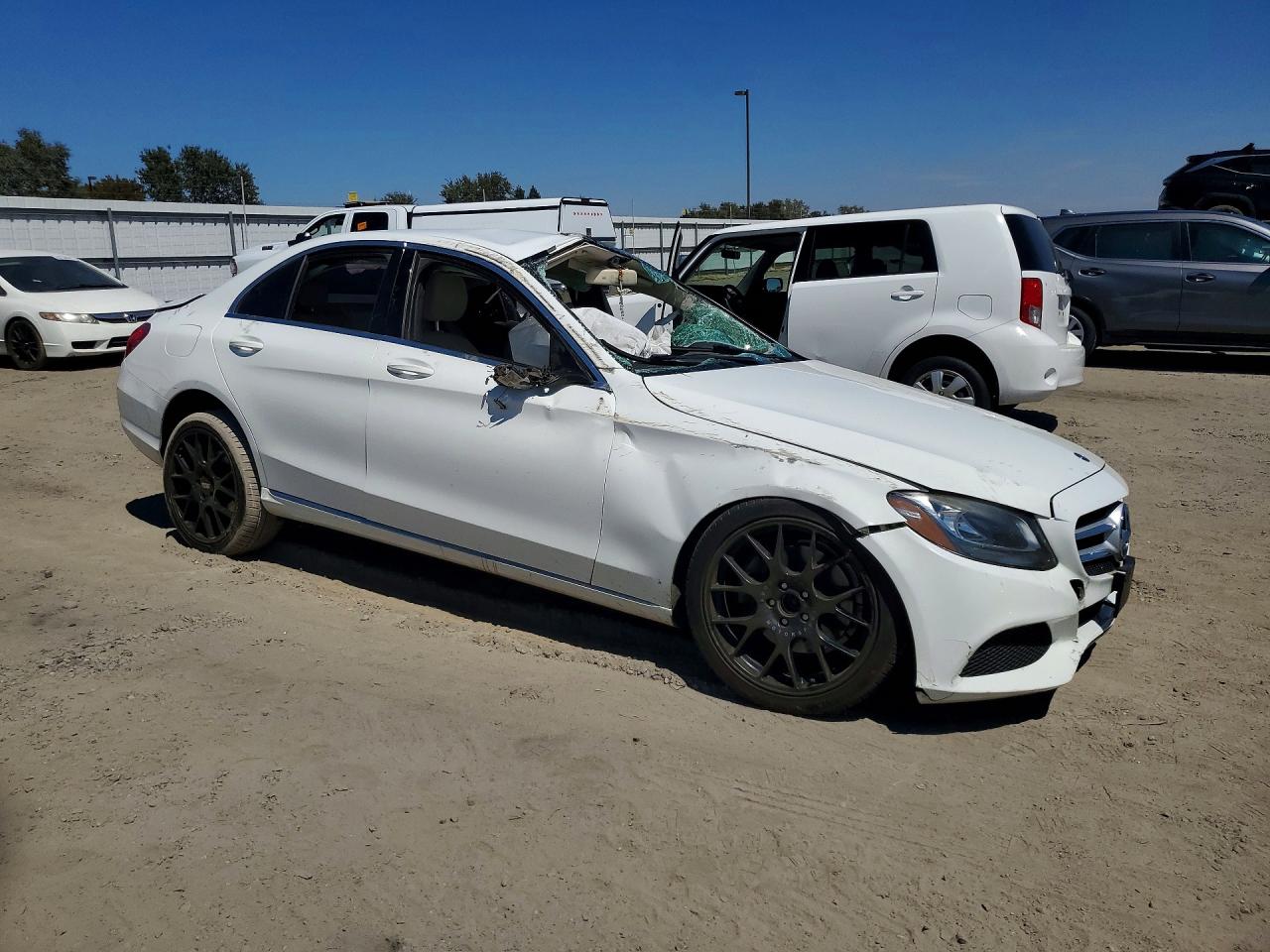 2015 Mercedes-benz C 300 4matic White vin: 55SWF4KB1FU016036