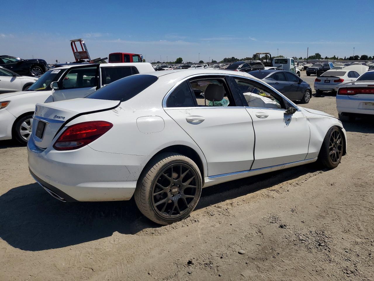 2015 Mercedes-benz C 300 4matic White vin: 55SWF4KB1FU016036