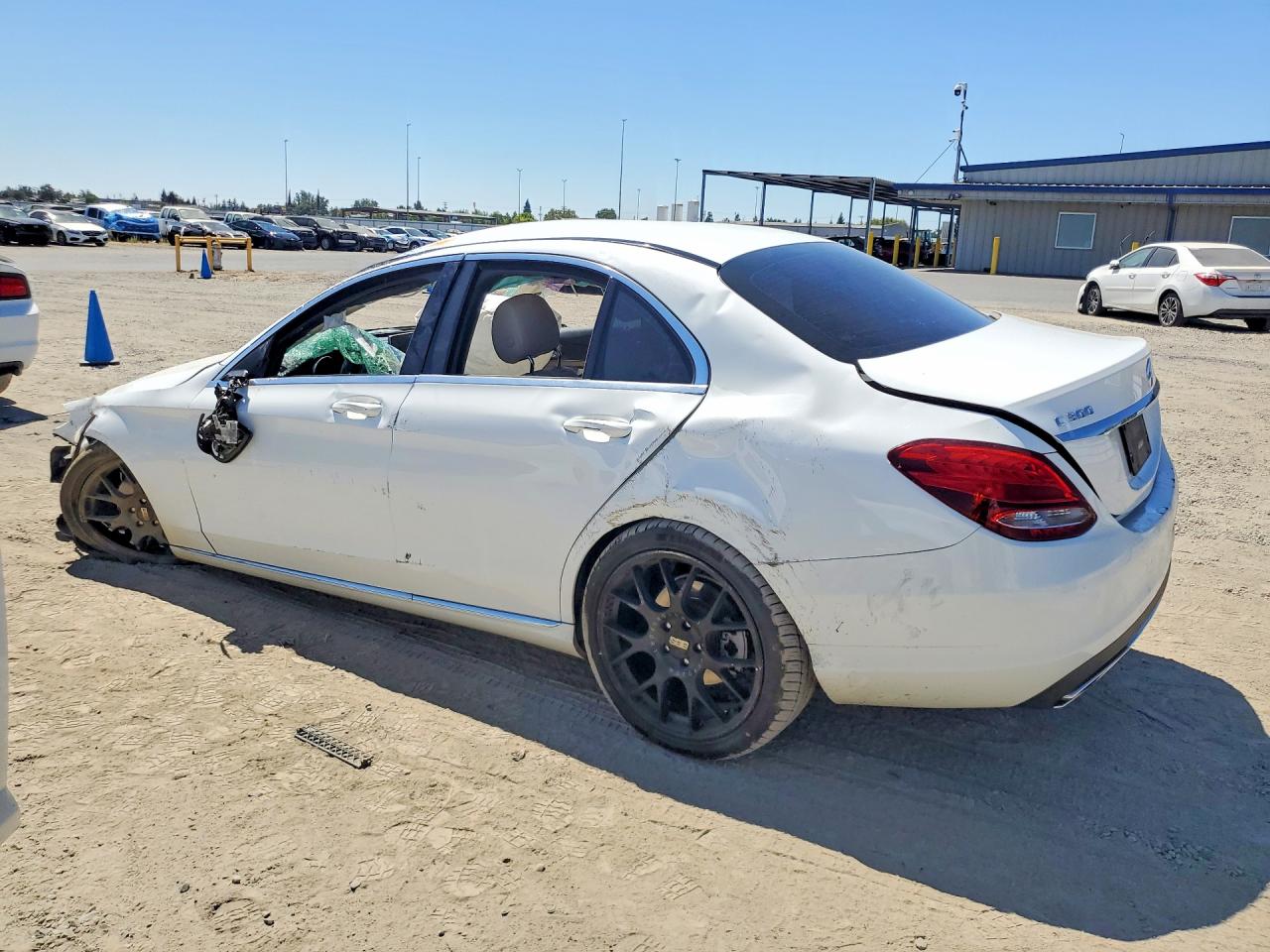 2015 Mercedes-benz C 300 4matic White vin: 55SWF4KB1FU016036