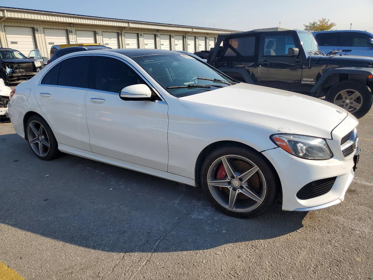 2015 Mercedes-benz C 300 4matic Белый vin: 55SWF4KB1FU020992