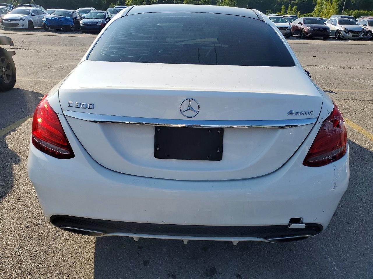 2015 Mercedes-benz C 300 4matic Белый vin: 55SWF4KB1FU020992