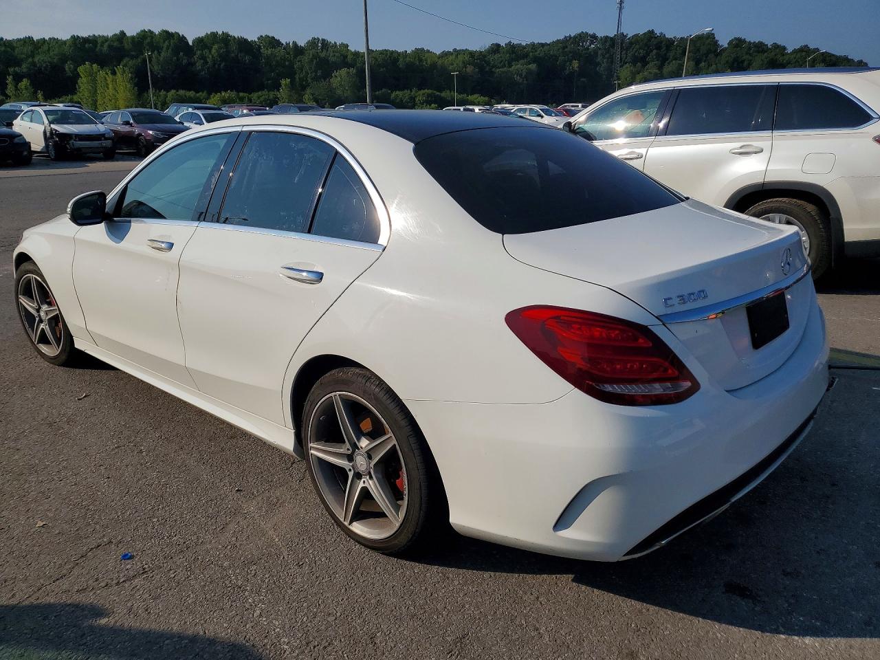 2015 Mercedes-benz C 300 4matic Белый vin: 55SWF4KB1FU020992