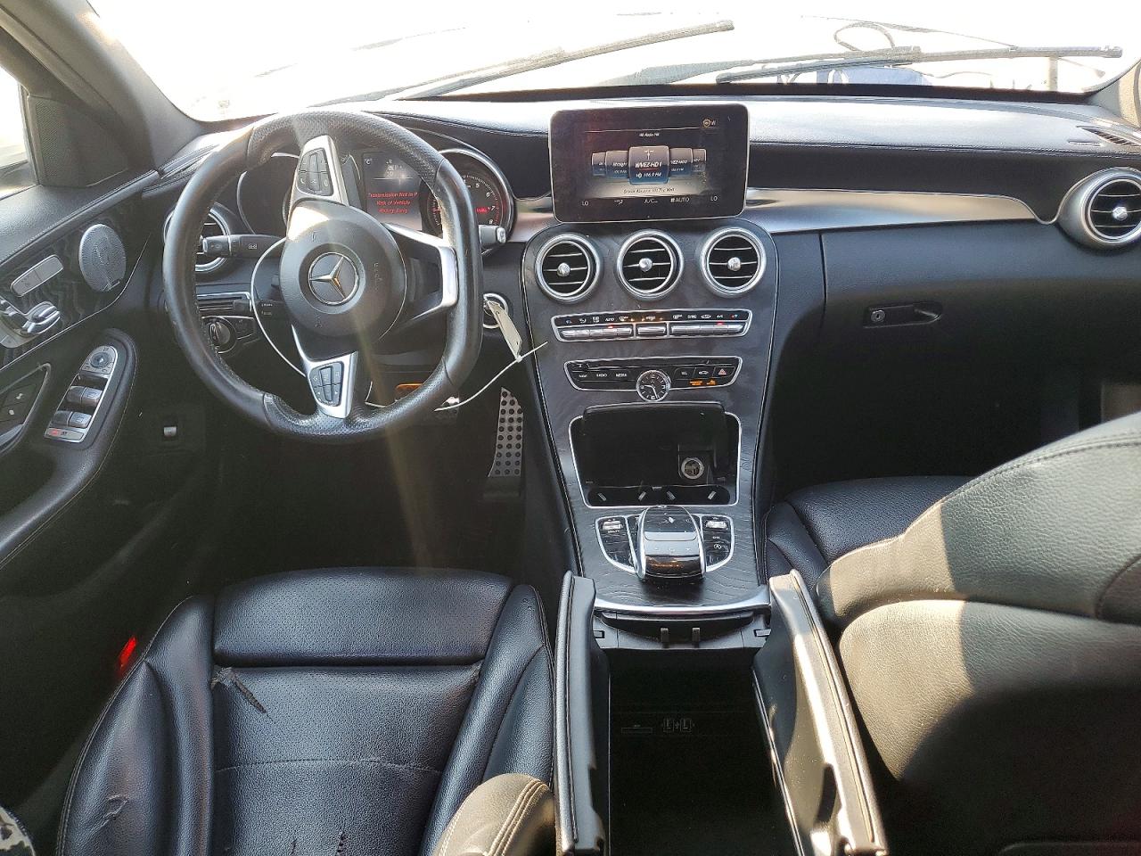 2015 Mercedes-benz C 300 4matic Белый vin: 55SWF4KB1FU020992