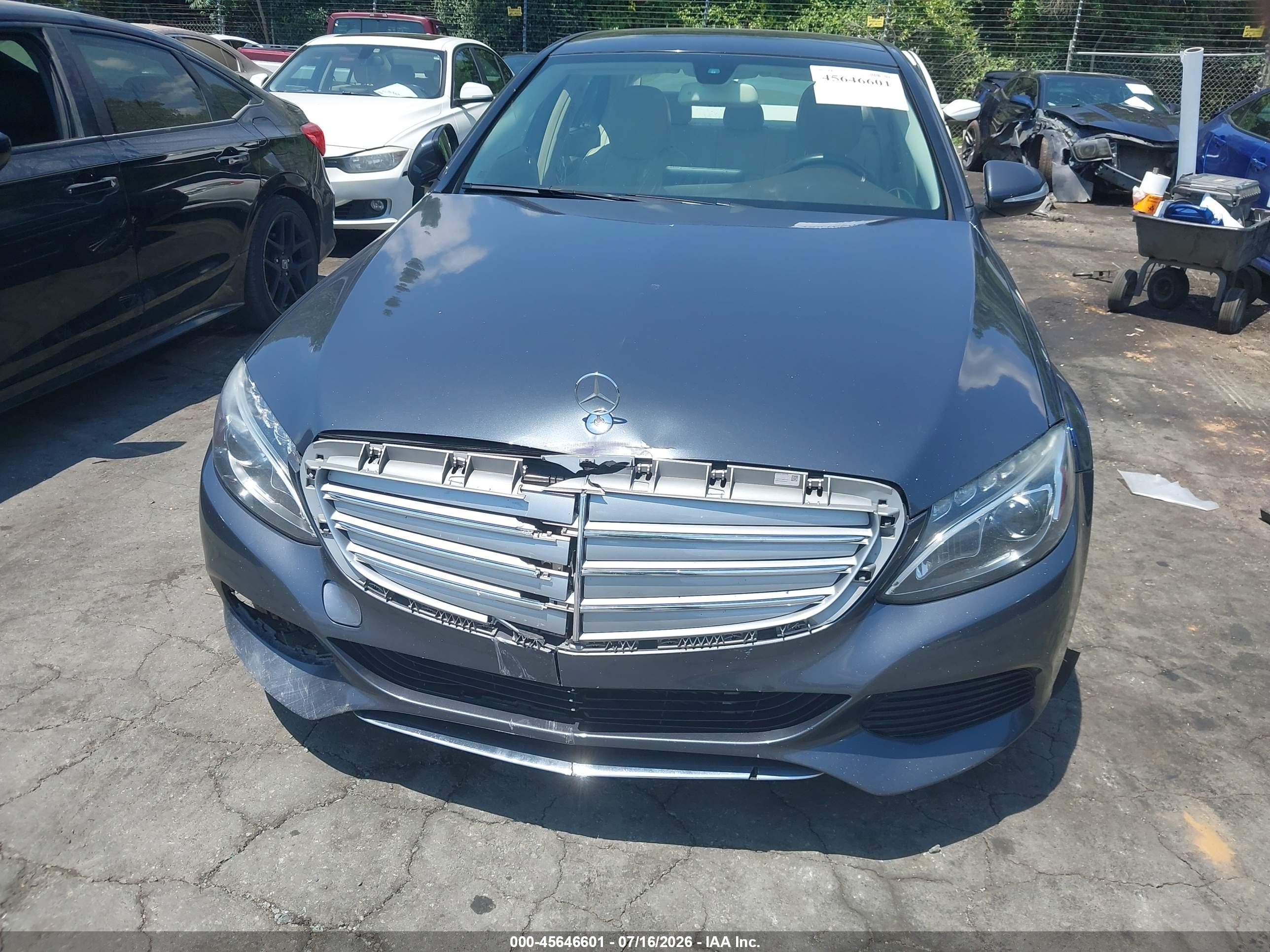 2015 Mercedes-benz C 300 Luxury 4matic Silver vin: 55SWF4KB1FU038358