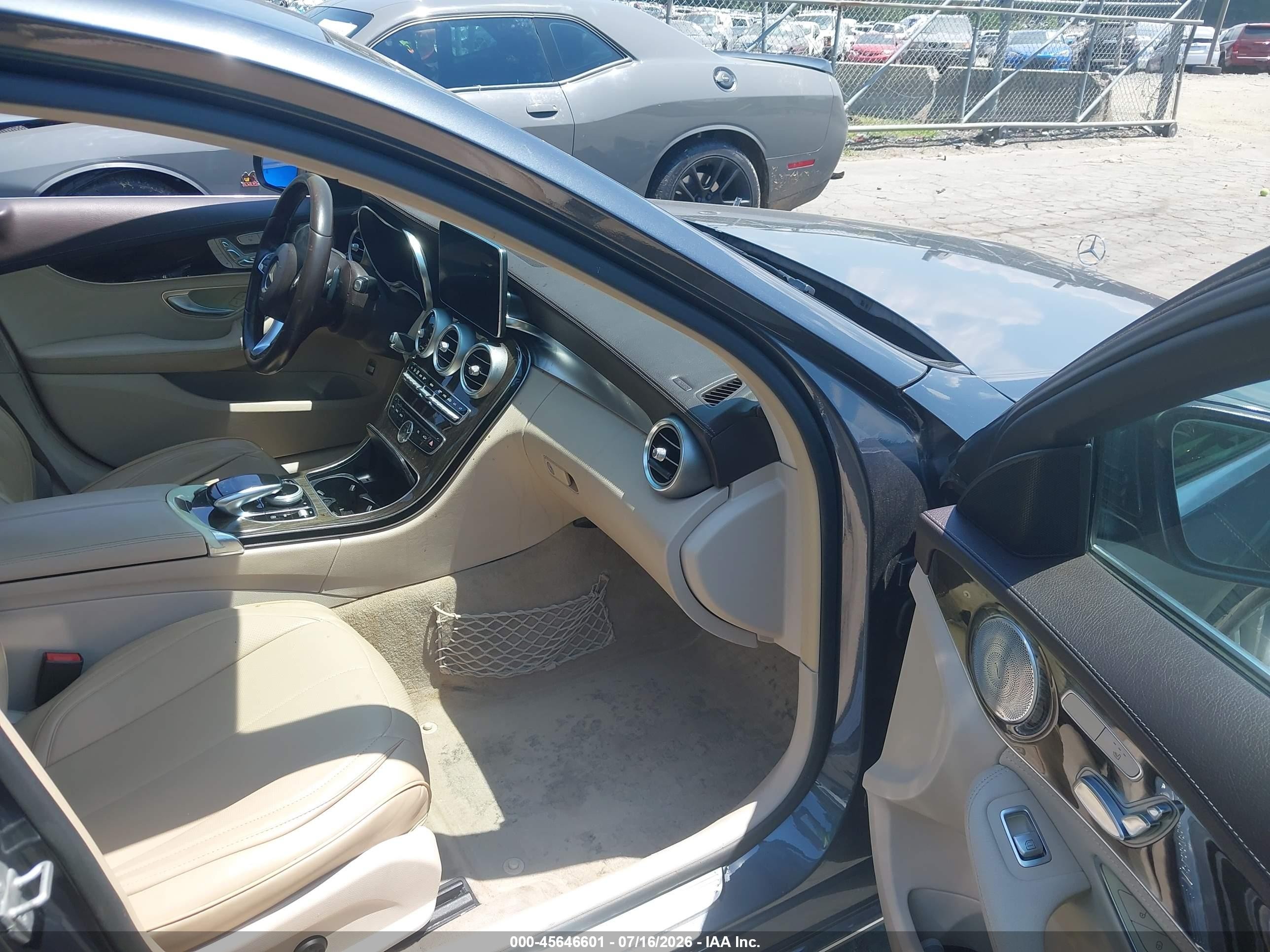2015 Mercedes-benz C 300 Luxury 4matic Silver vin: 55SWF4KB1FU038358