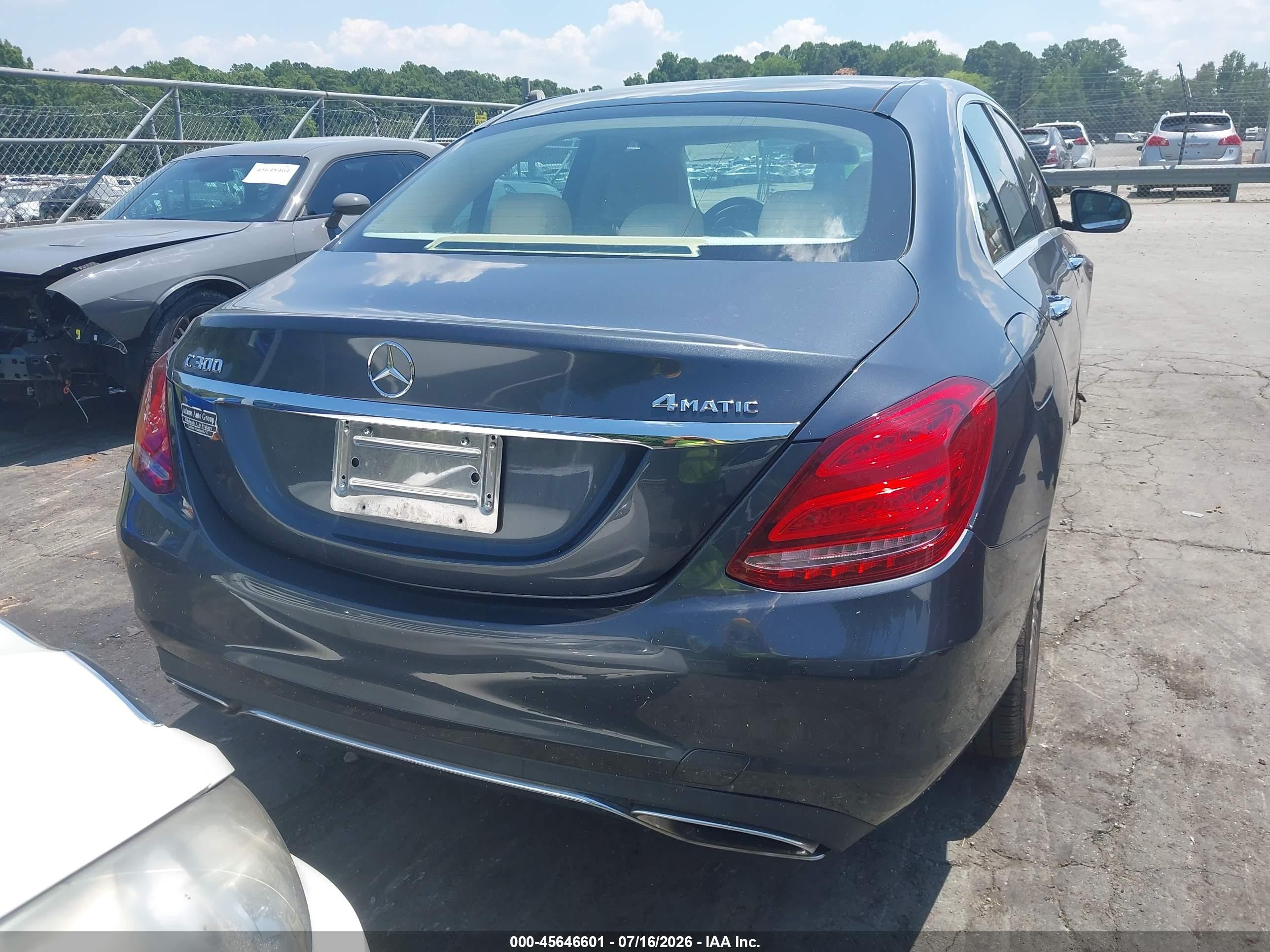 2015 Mercedes-benz C 300 Luxury 4matic Silver vin: 55SWF4KB1FU038358