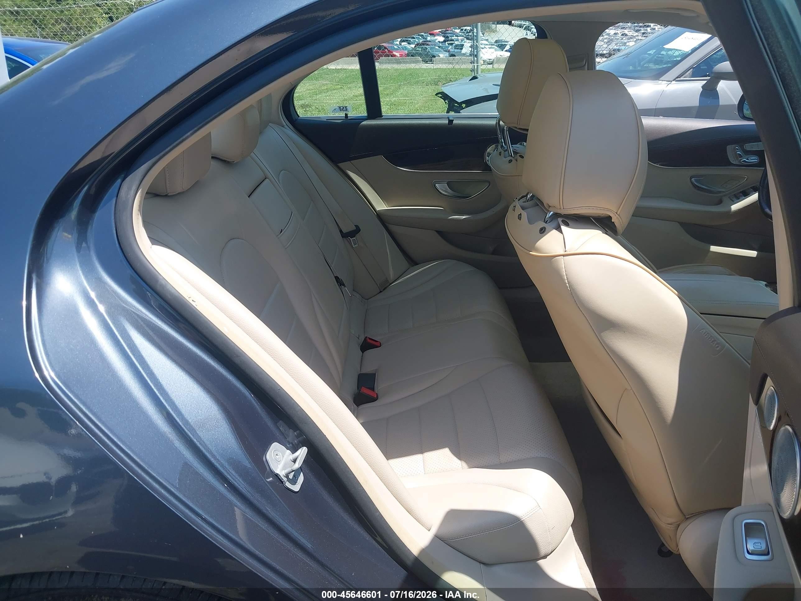 2015 Mercedes-benz C 300 Luxury 4matic Silver vin: 55SWF4KB1FU038358