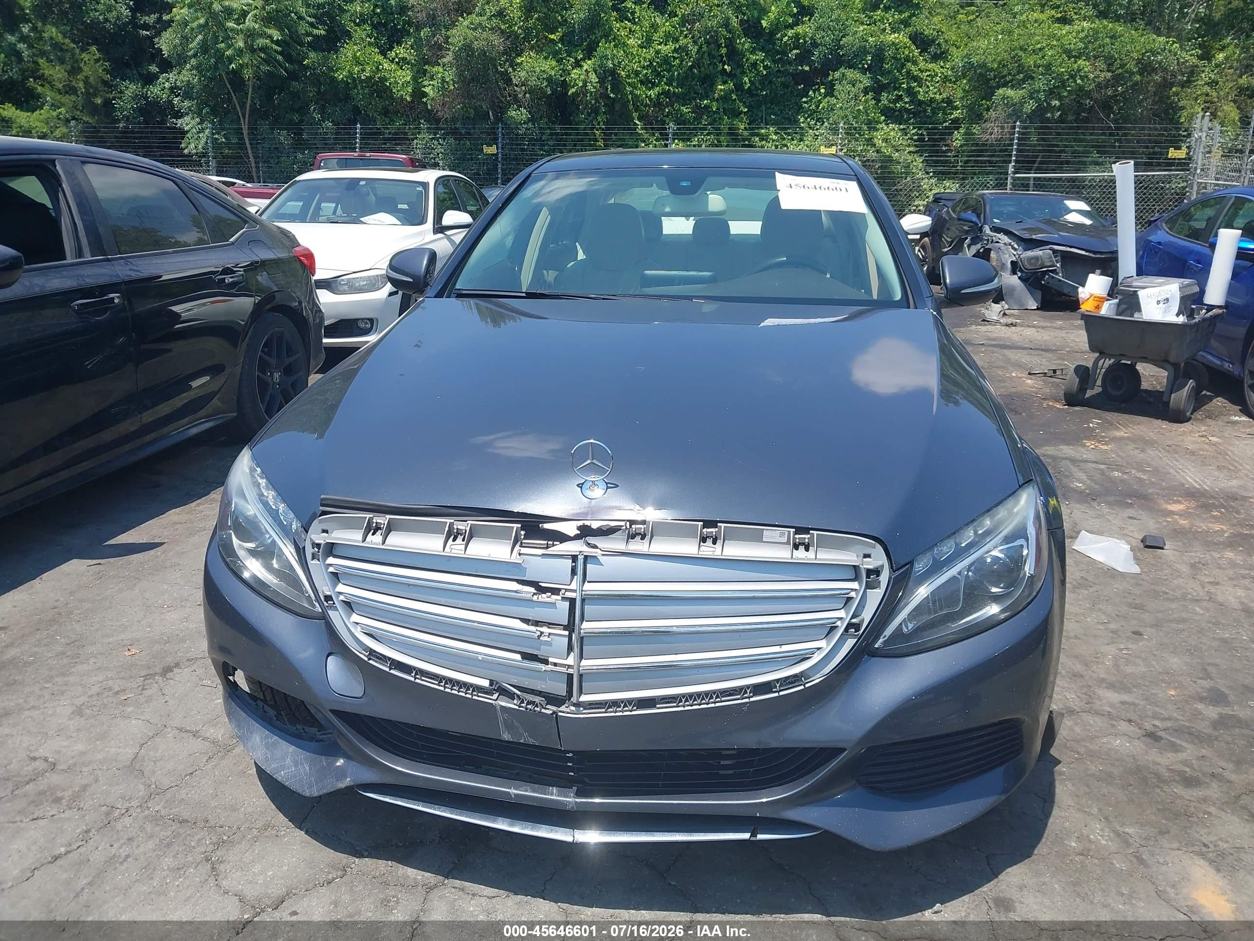 2015 Mercedes-benz C 300 Luxury 4matic Silver vin: 55SWF4KB1FU038358