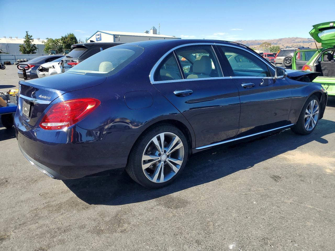 2015 Mercedes-benz C 300 4matic Blue vin: 55SWF4KB1FU040045