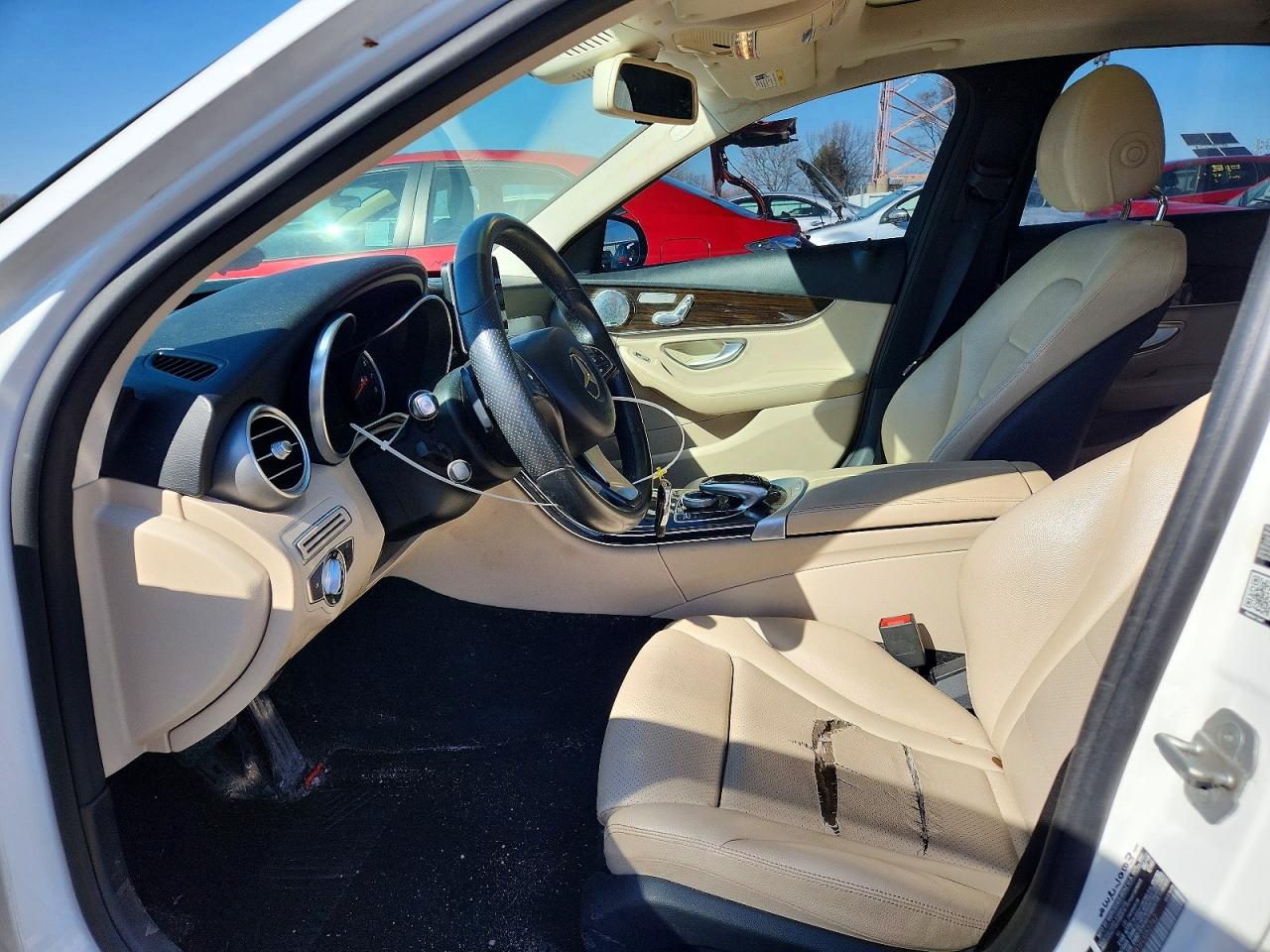 2015 Mercedes Benz C 300 4matic White vin: 55SWF4KB1FU052762