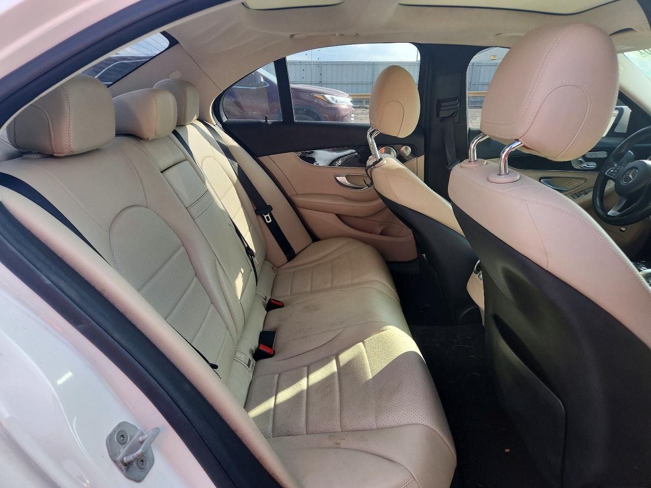 2015 Mercedes Benz C 300 4matic White vin: 55SWF4KB1FU052762
