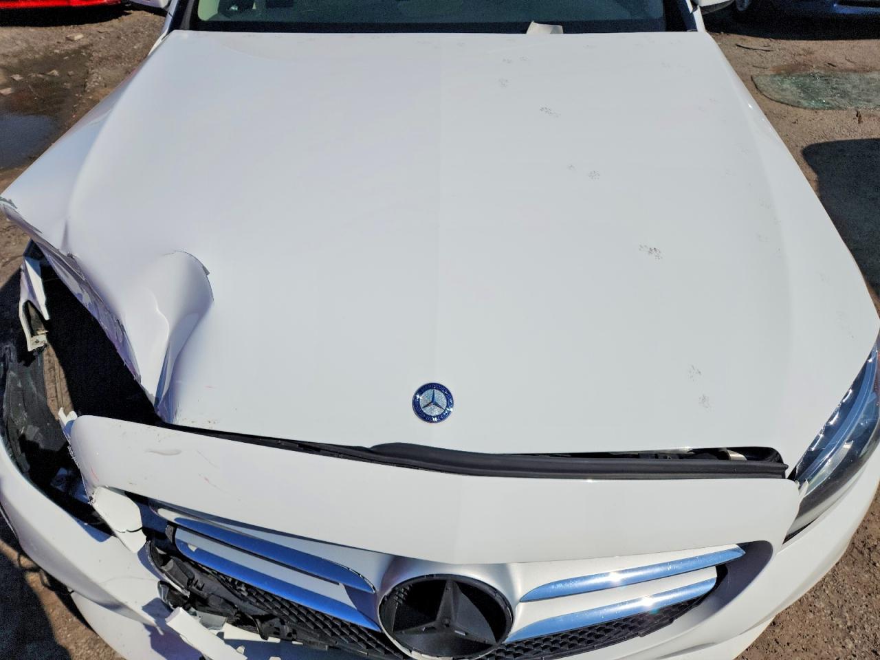 2015 Mercedes Benz C 300 4matic White vin: 55SWF4KB1FU052762