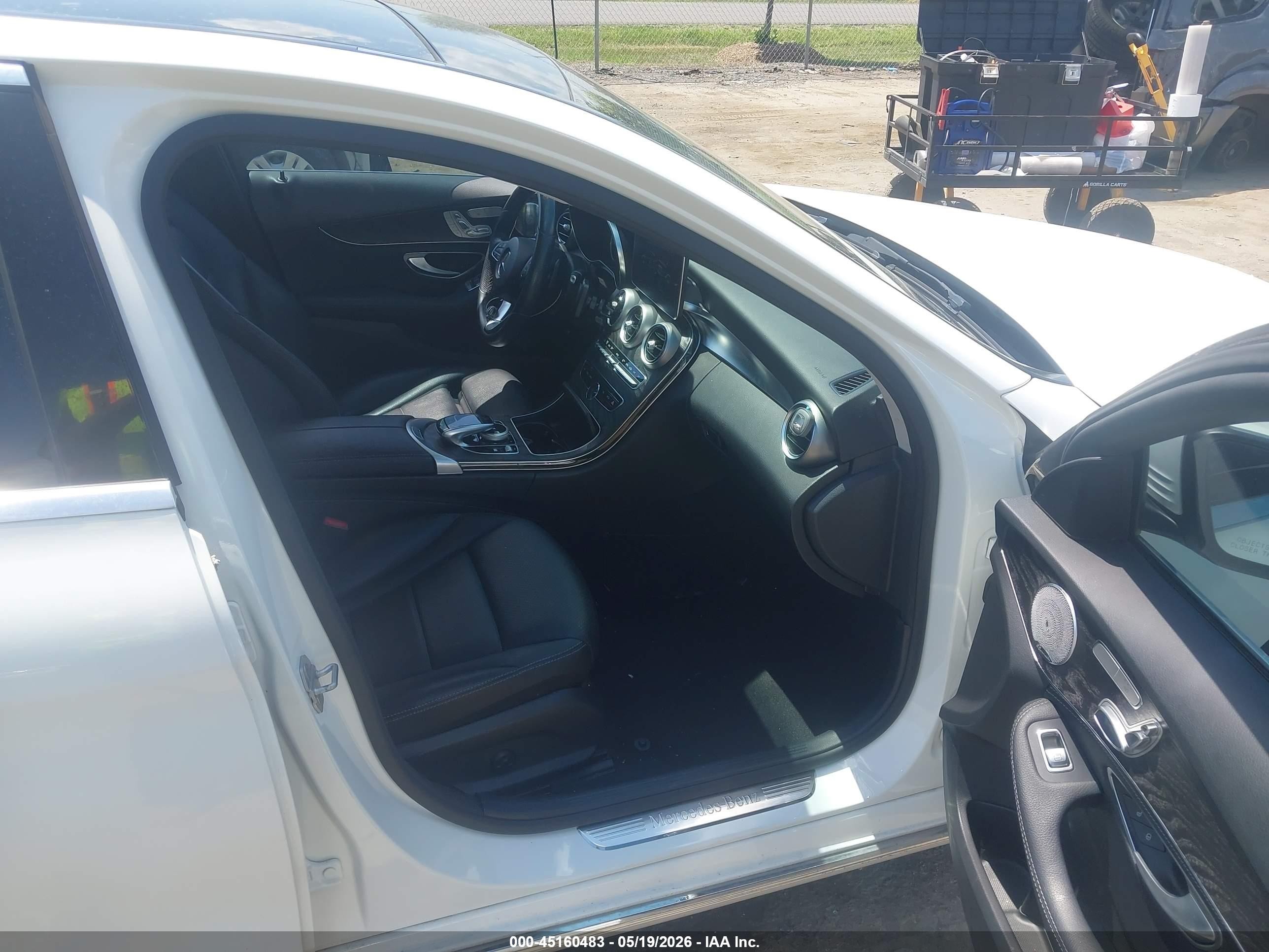 2015 Mercedes-benz C 300 4matic White vin: 55SWF4KB1FU082733