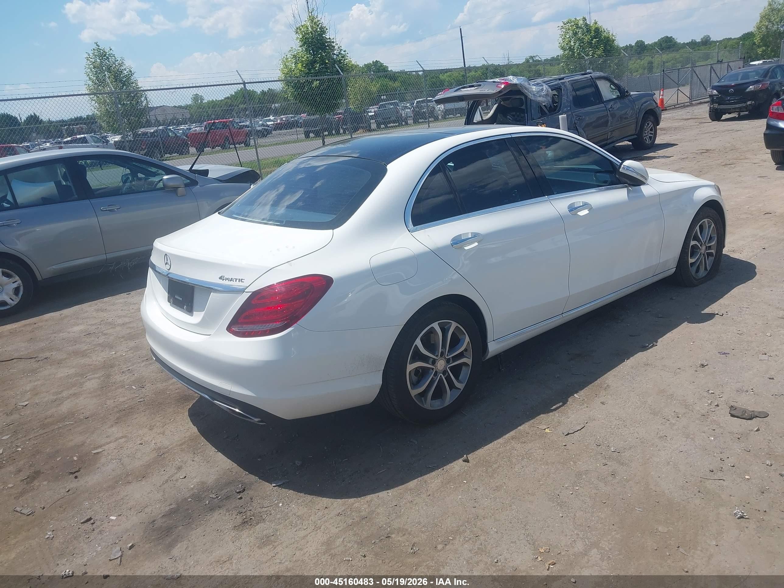 2015 Mercedes-benz C 300 4matic White vin: 55SWF4KB1FU082733