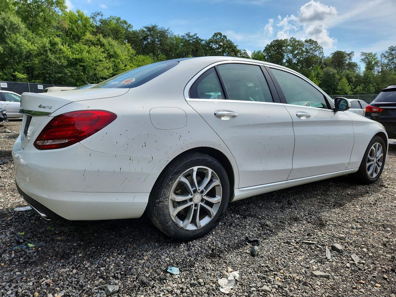 2015 Mercedes-benz C 300 4matic White vin: 55SWF4KB1FU084756