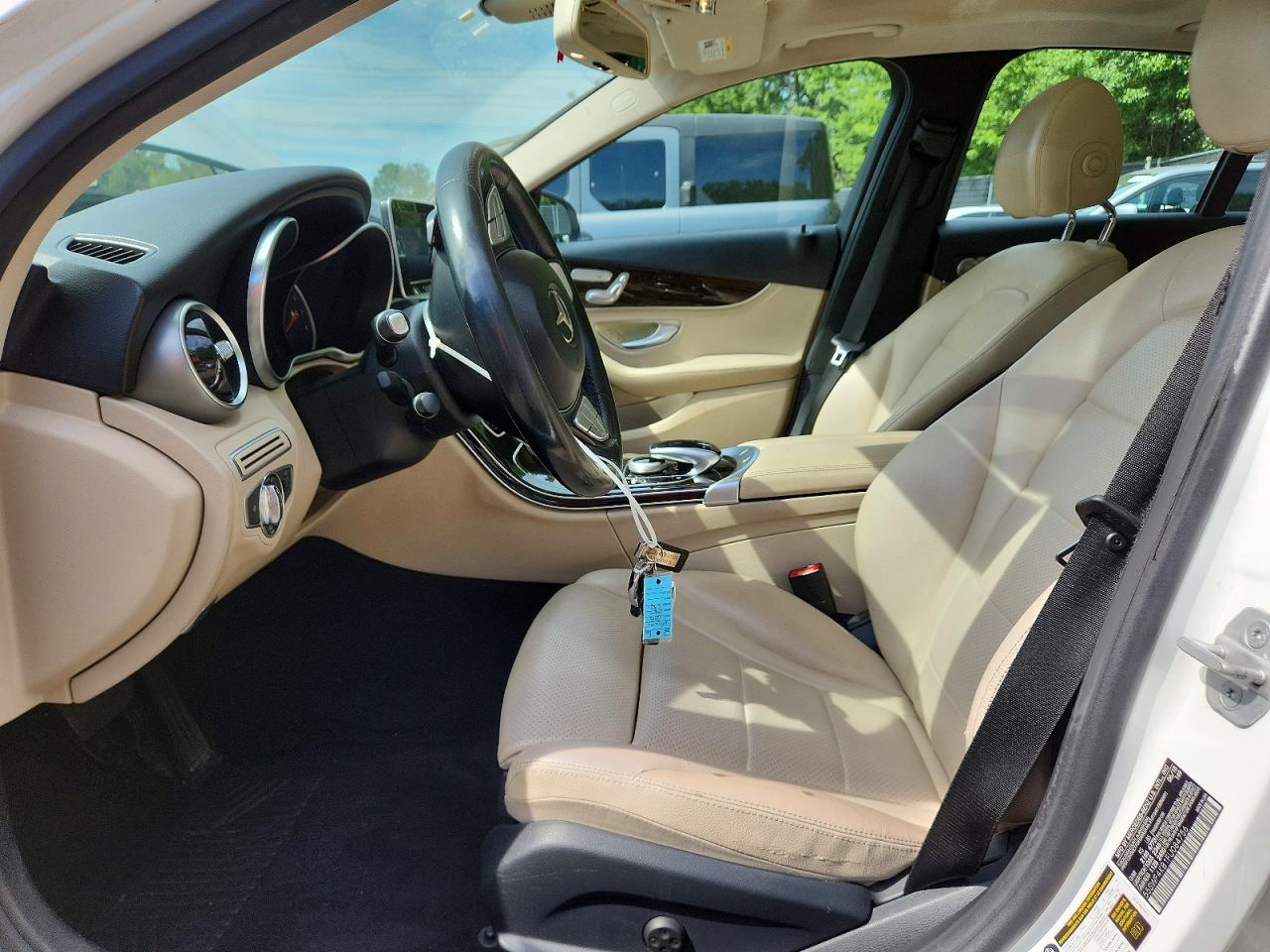 2015 Mercedes-benz C 300 4matic White vin: 55SWF4KB1FU084756