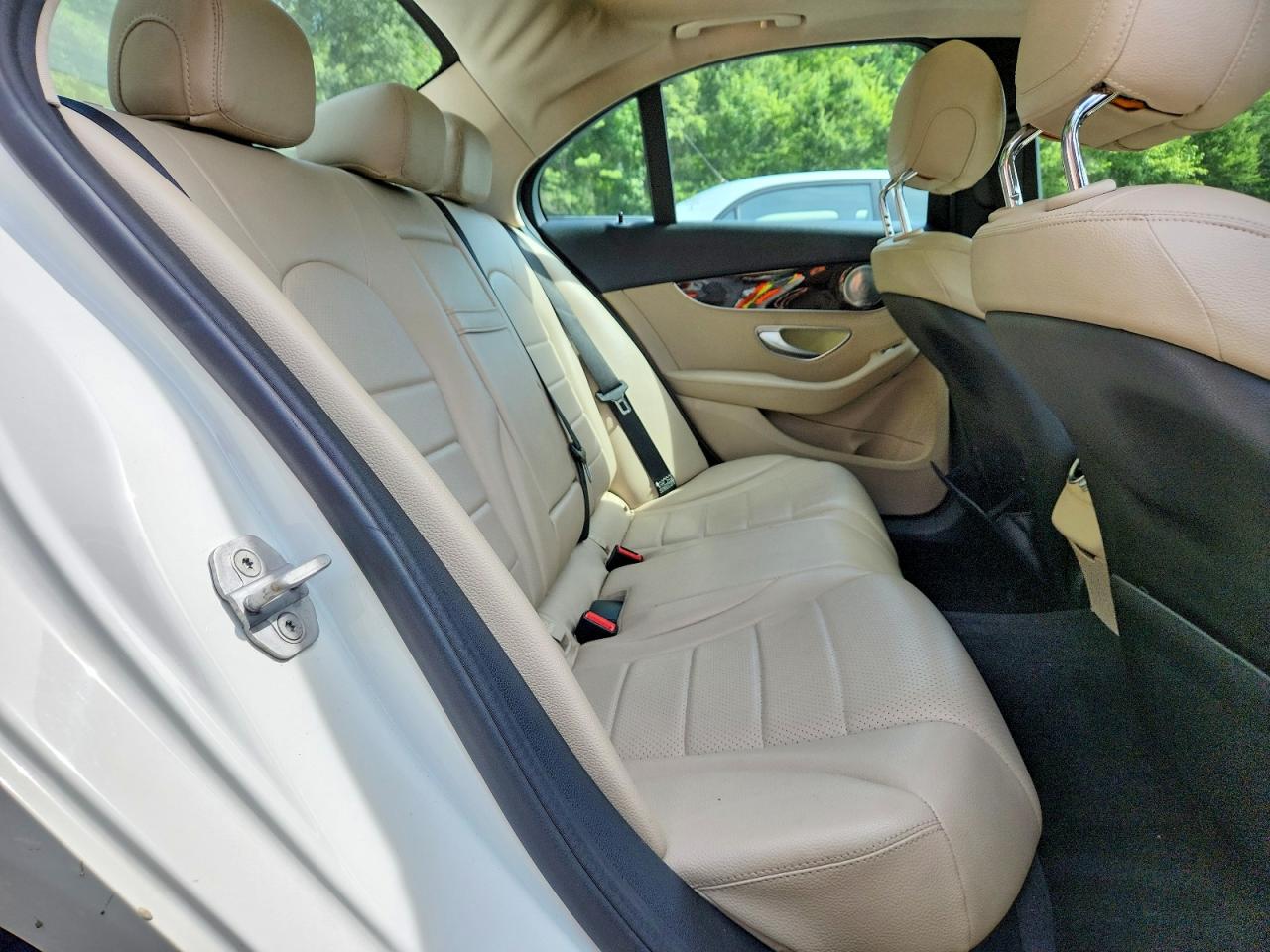 2015 Mercedes-benz C 300 4matic White vin: 55SWF4KB1FU084756