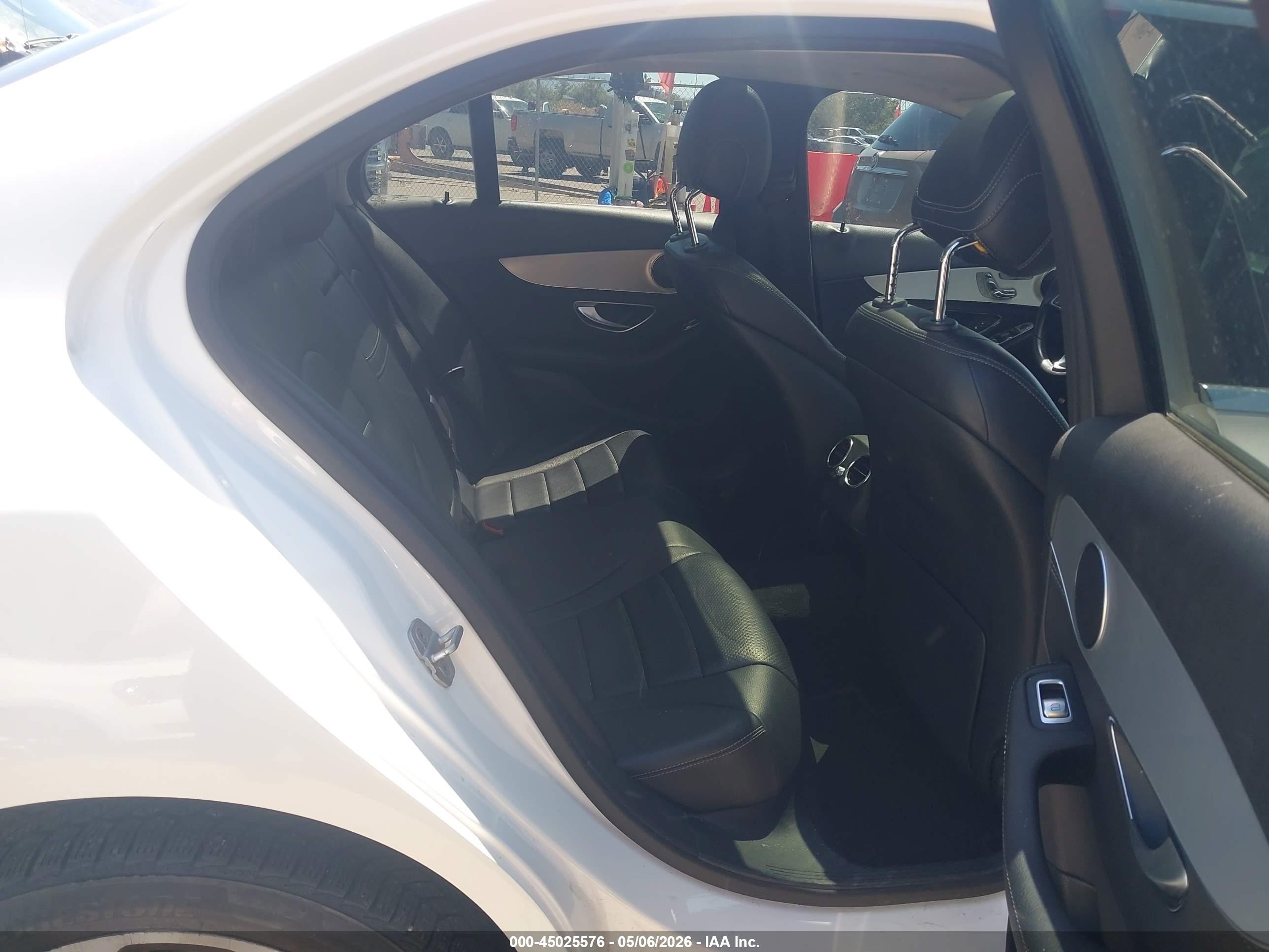 2015 Mercedes-benz C 300 4matic White vin: 55SWF4KB1FU093988