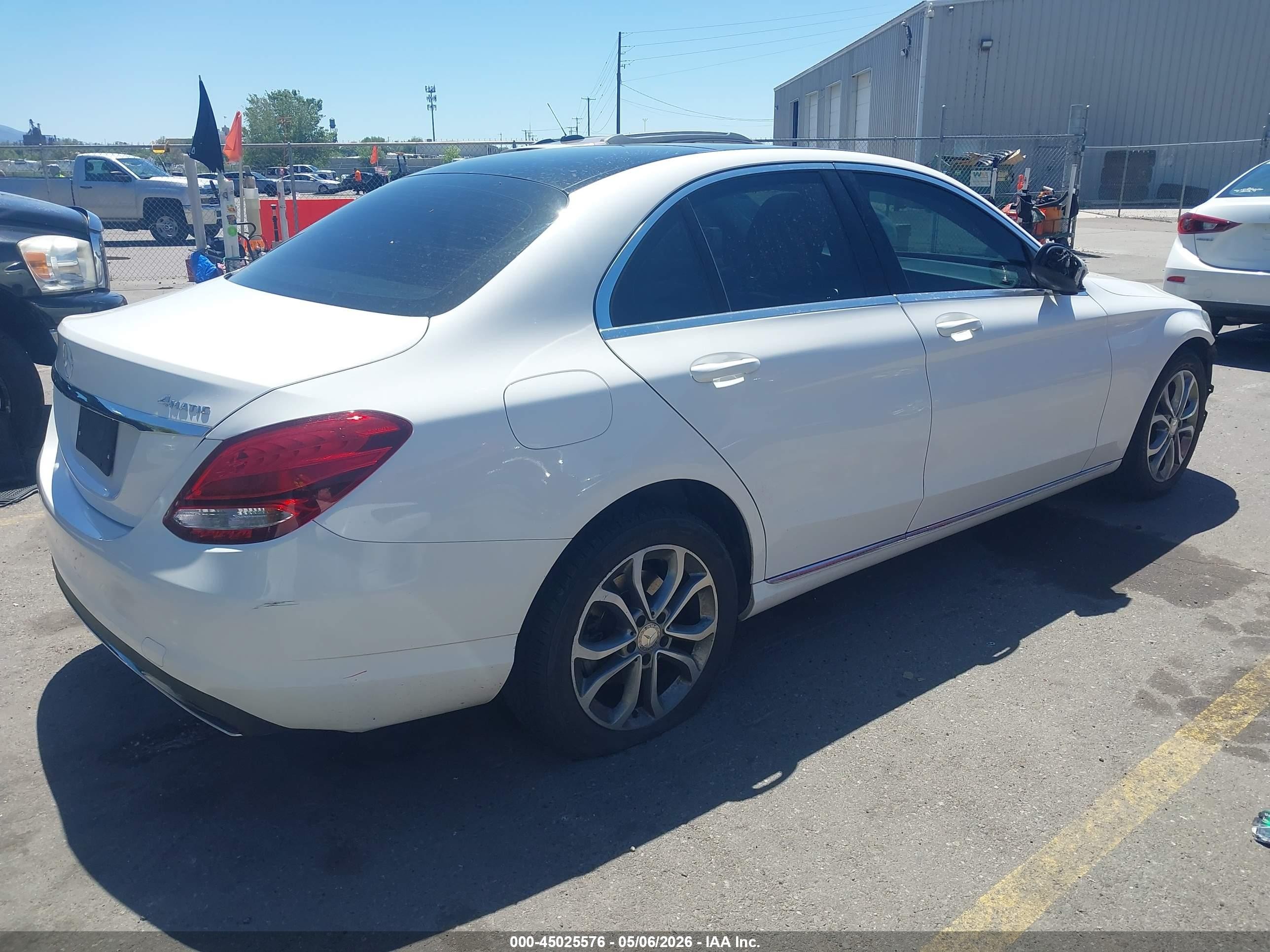 2015 Mercedes-benz C 300 4matic White vin: 55SWF4KB1FU093988
