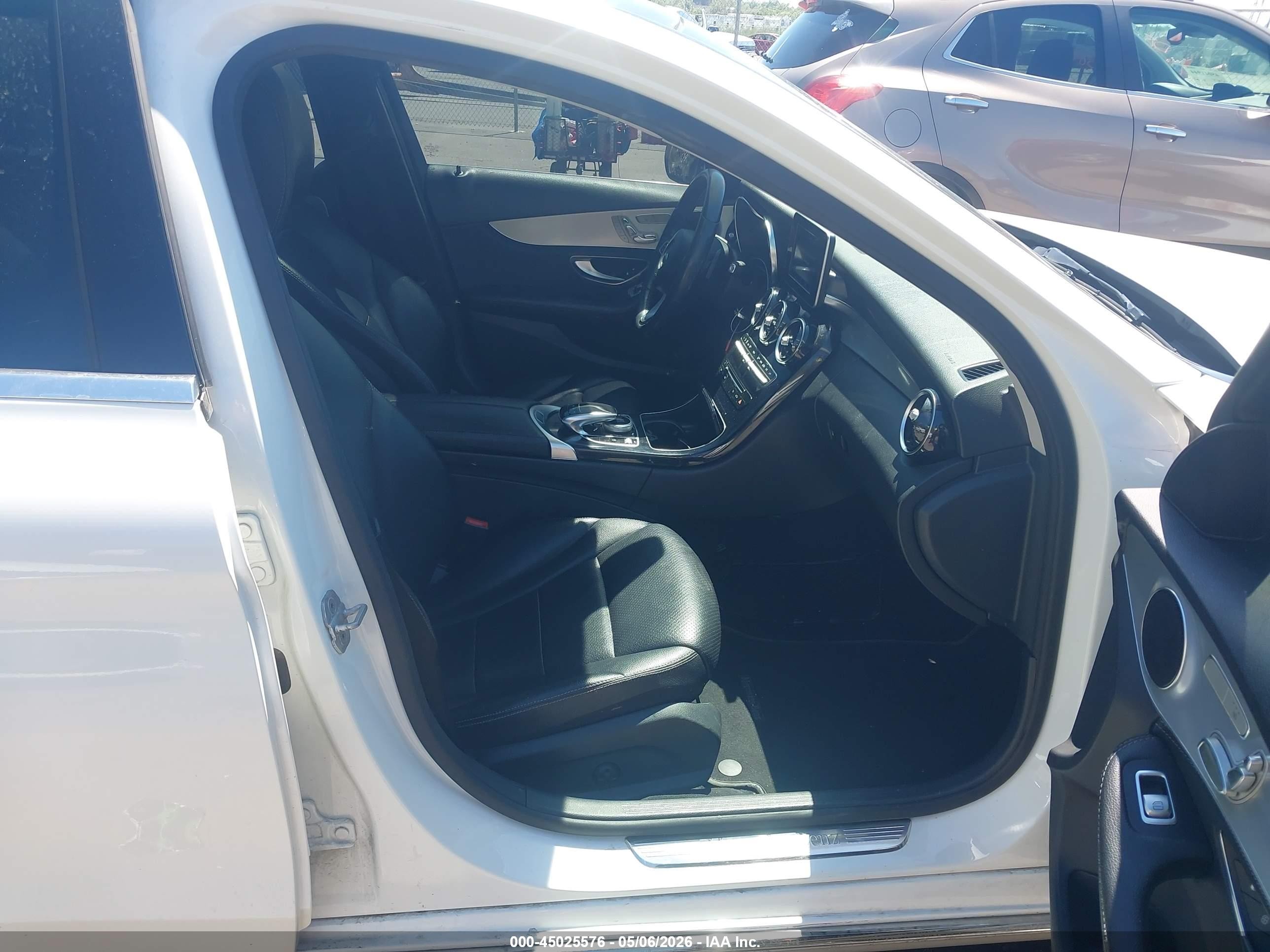 2015 Mercedes-benz C 300 4matic White vin: 55SWF4KB1FU093988