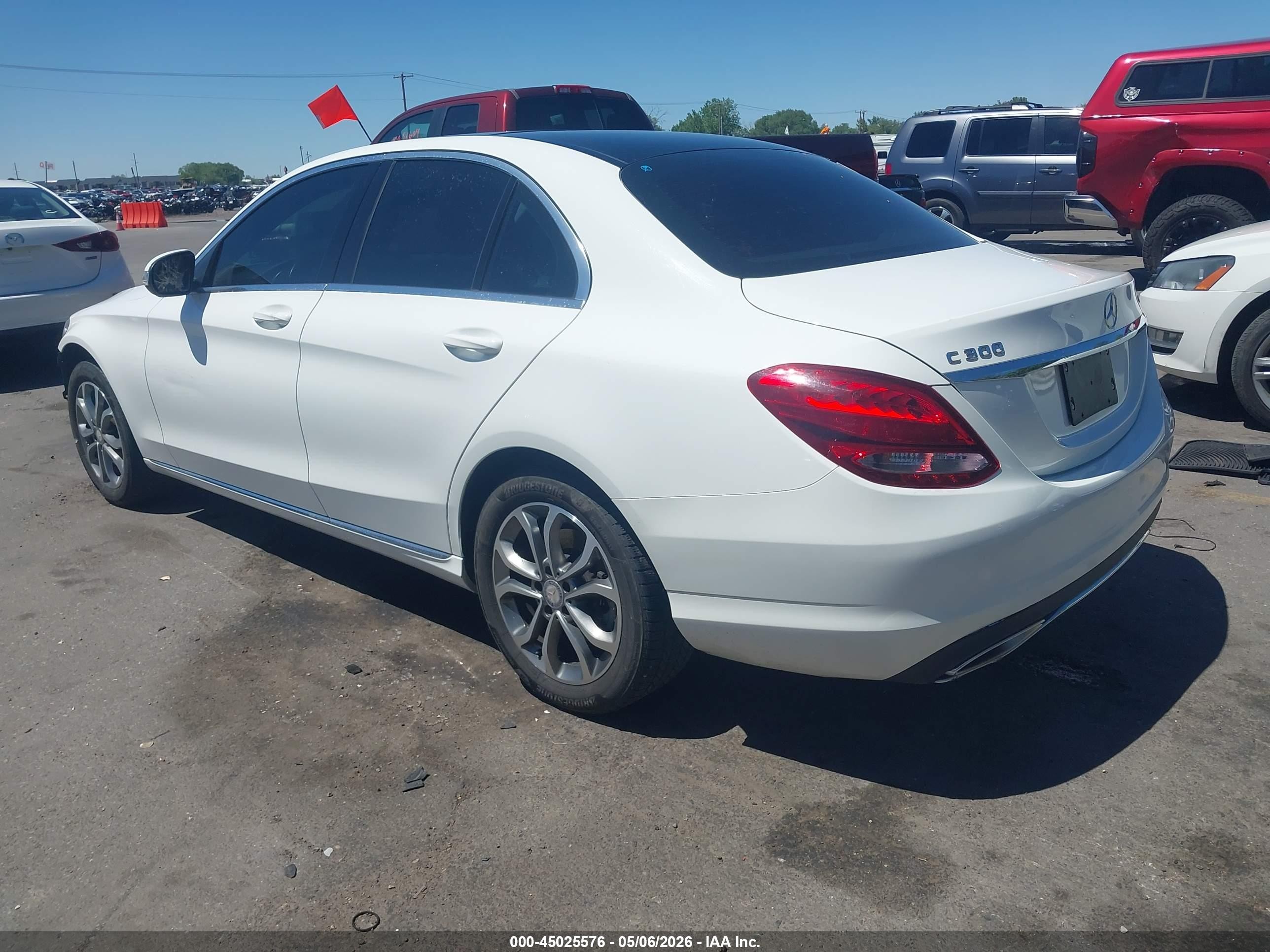 2015 Mercedes-benz C 300 4matic White vin: 55SWF4KB1FU093988