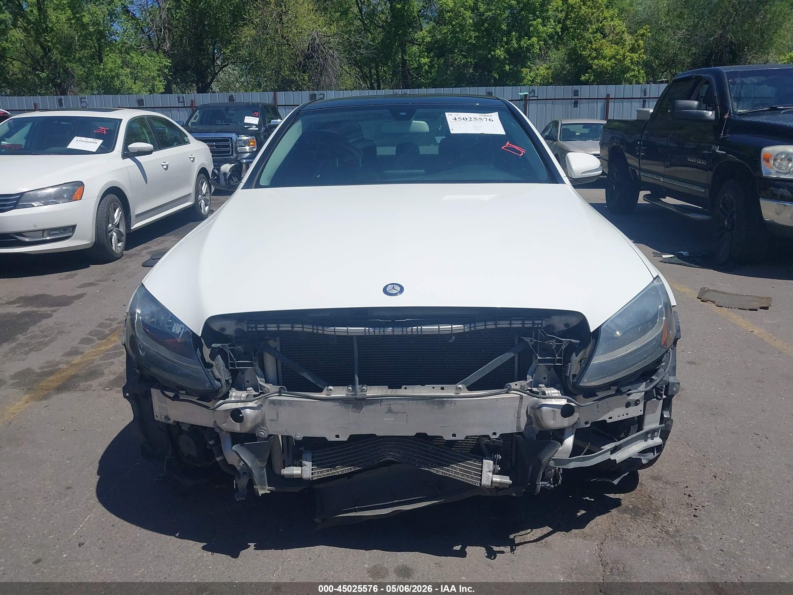 2015 Mercedes-benz C 300 4matic White vin: 55SWF4KB1FU093988