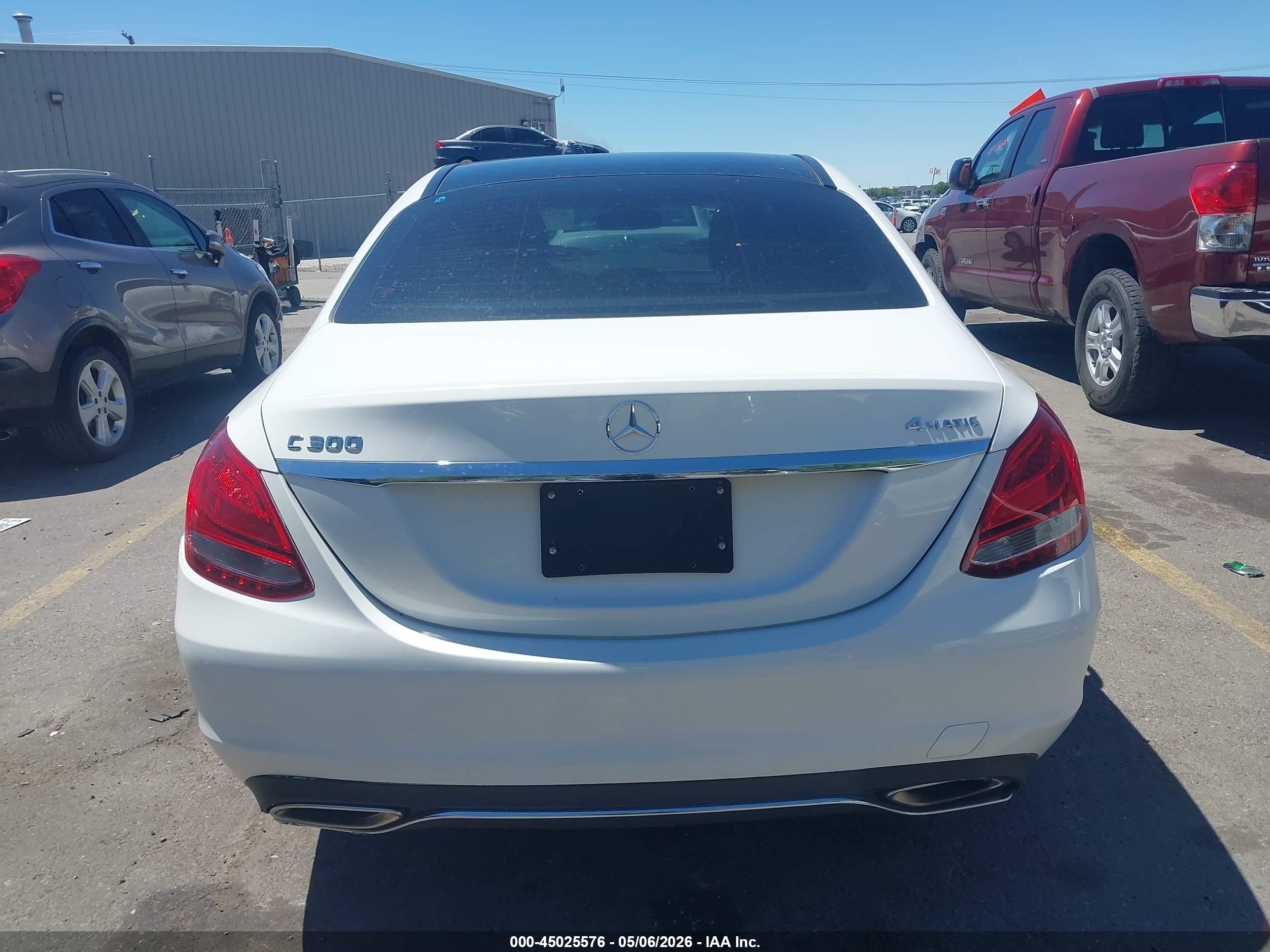 2015 Mercedes-benz C 300 4matic White vin: 55SWF4KB1FU093988