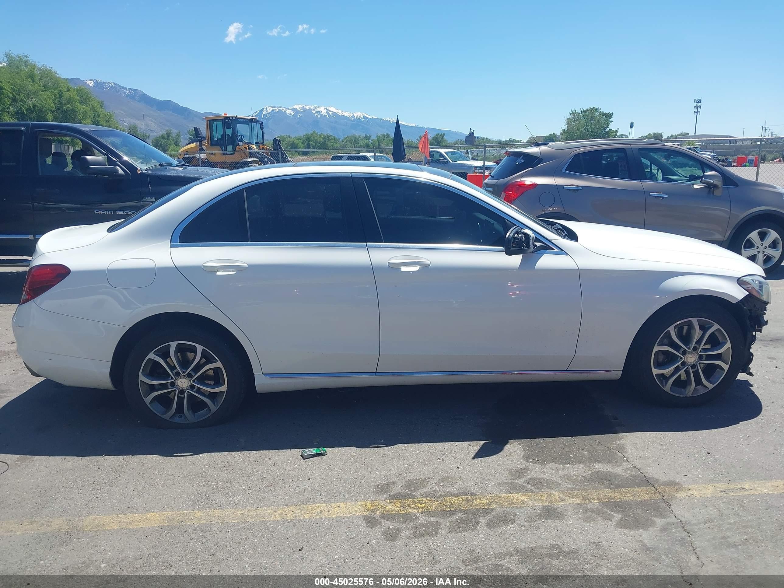 2015 Mercedes-benz C 300 4matic White vin: 55SWF4KB1FU093988