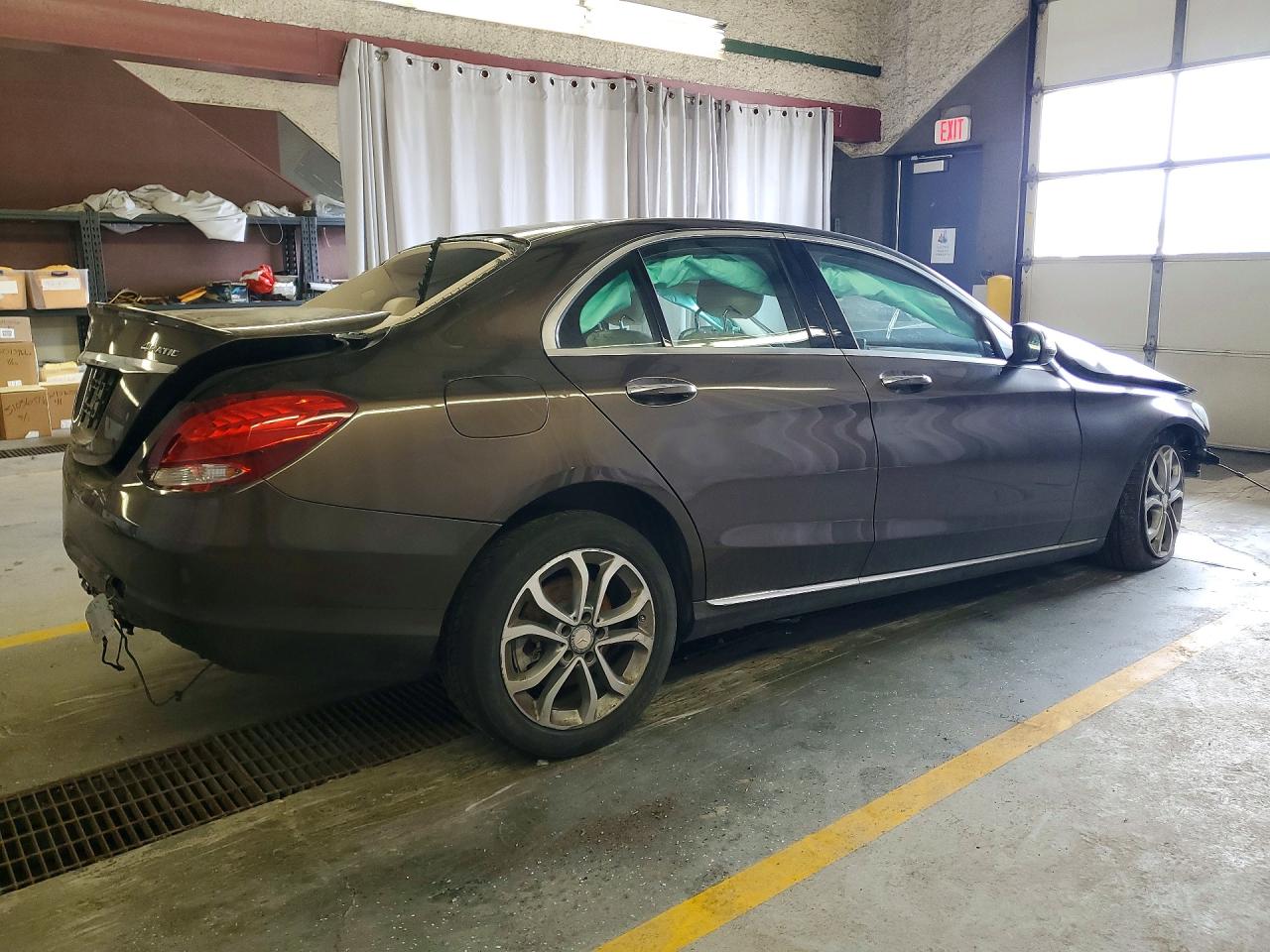 2016 Mercedes-benz C 300 4matic Коричневый vin: 55SWF4KB1GU120513