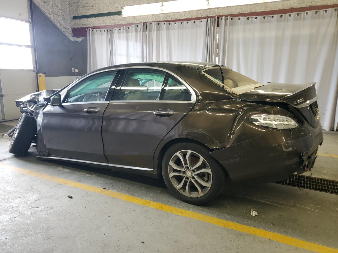 2016 Mercedes-benz C 300 4matic Коричневый vin: 55SWF4KB1GU120513 Damage: Left Front Fender, Severe Damage, Replacement Required