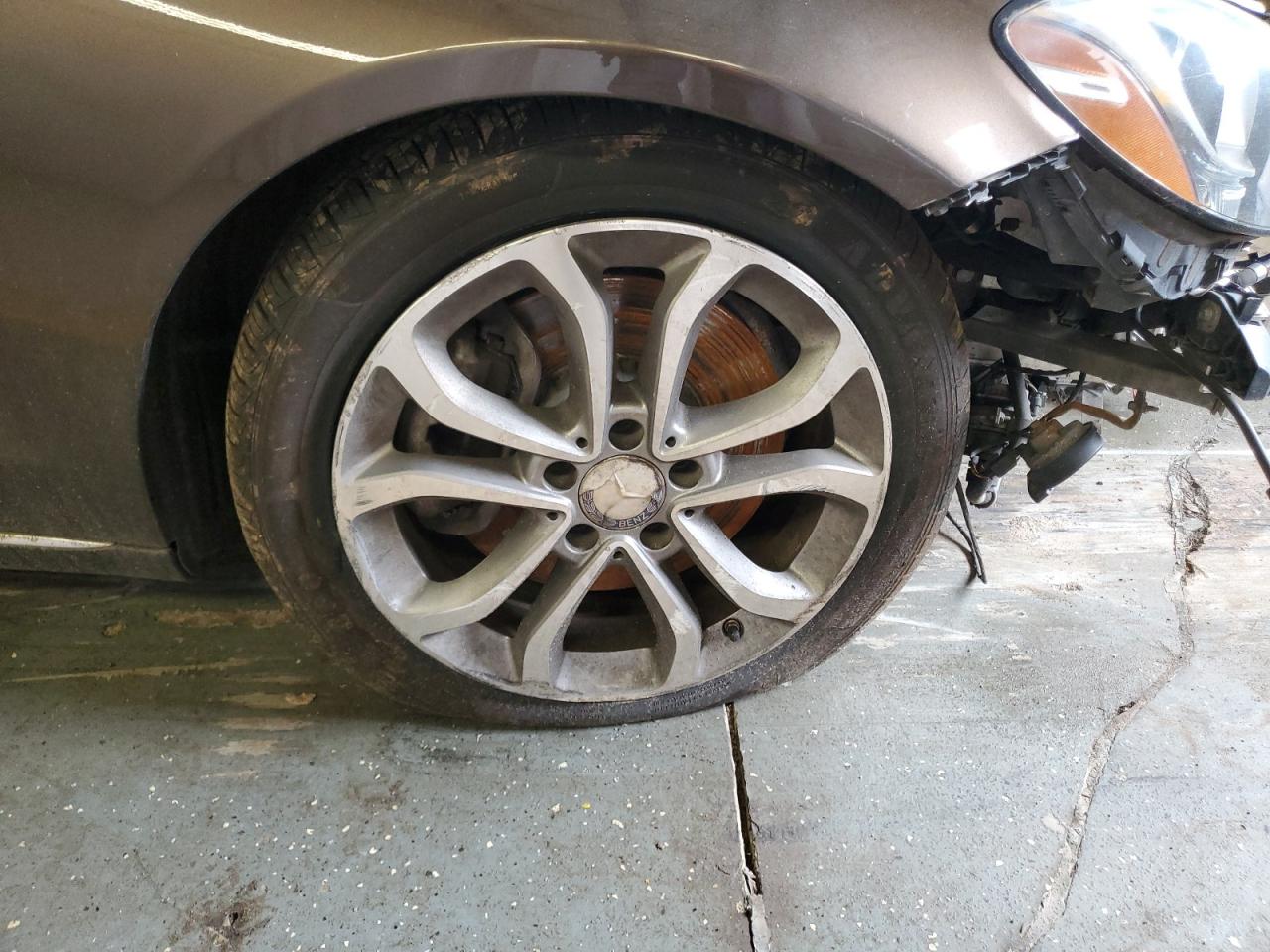 2016 Mercedes-benz C 300 4matic Коричневый vin: 55SWF4KB1GU120513 Damage: Right Front Wheel, Curb Rash, > 12 Inches
