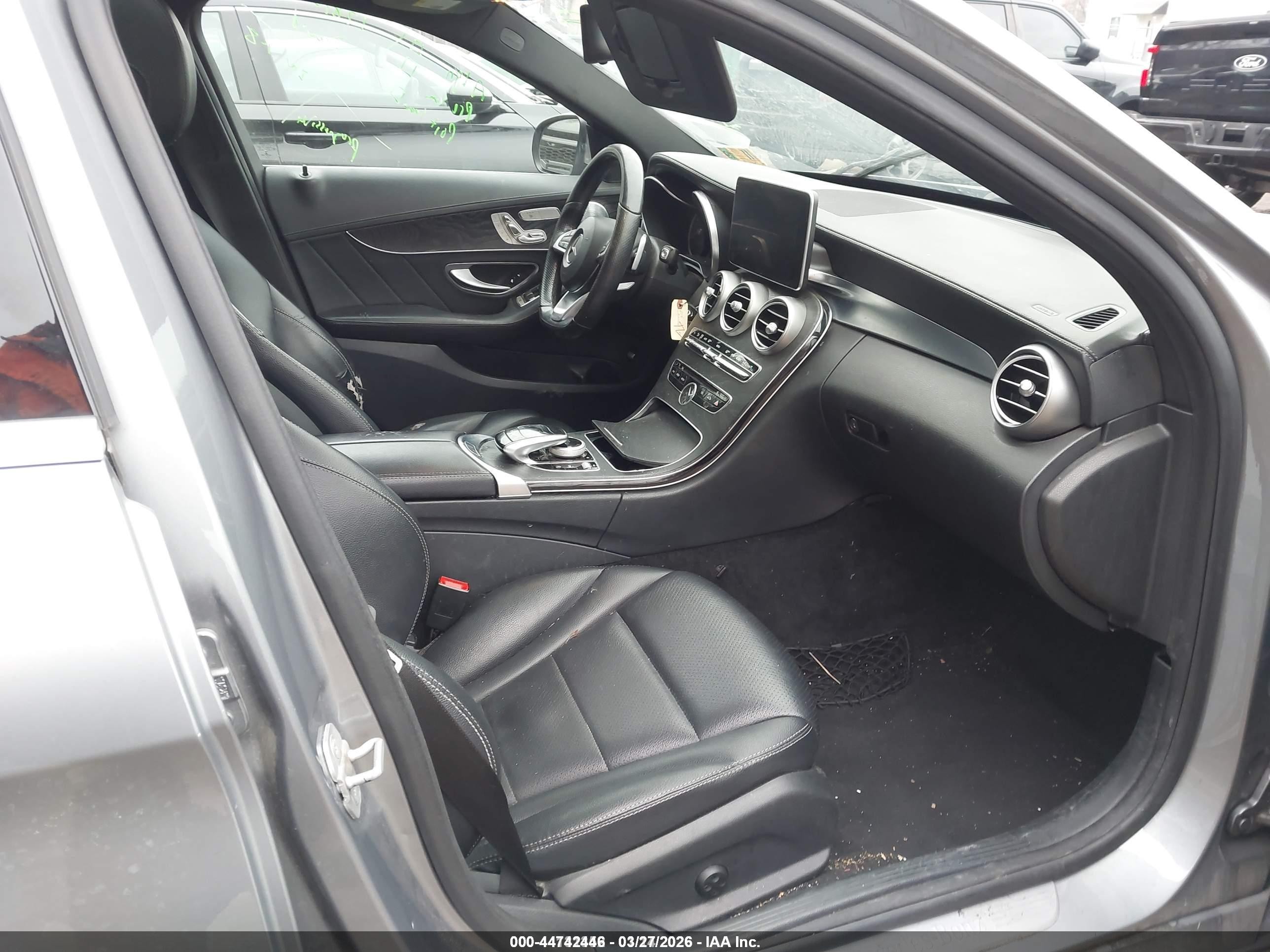 2015 Mercedes-benz C 300 Sport 4matic Серебряный vin: 55SWF4KB2FU002887
