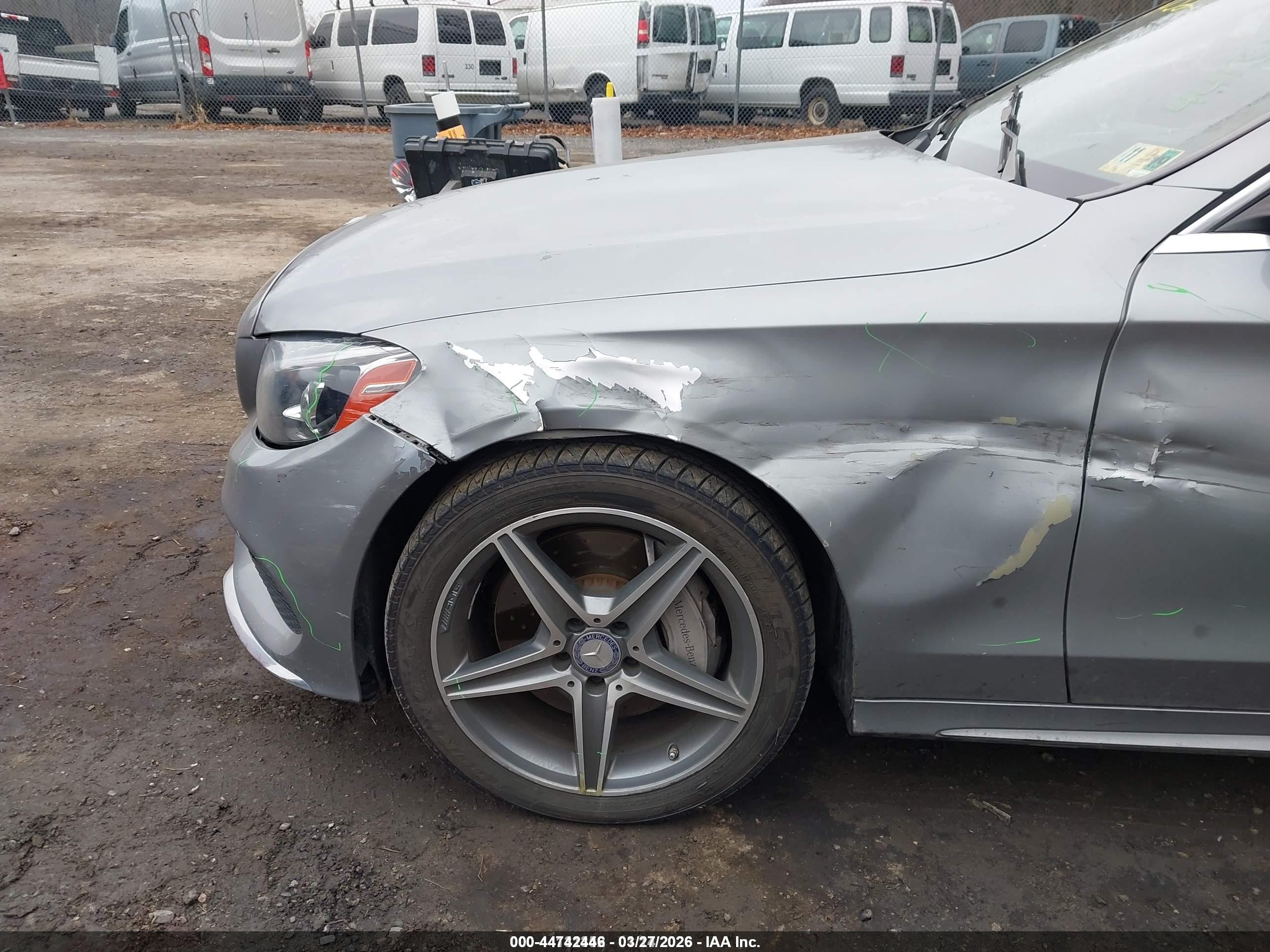 2015 Mercedes-benz C 300 Sport 4matic Серебряный vin: 55SWF4KB2FU002887