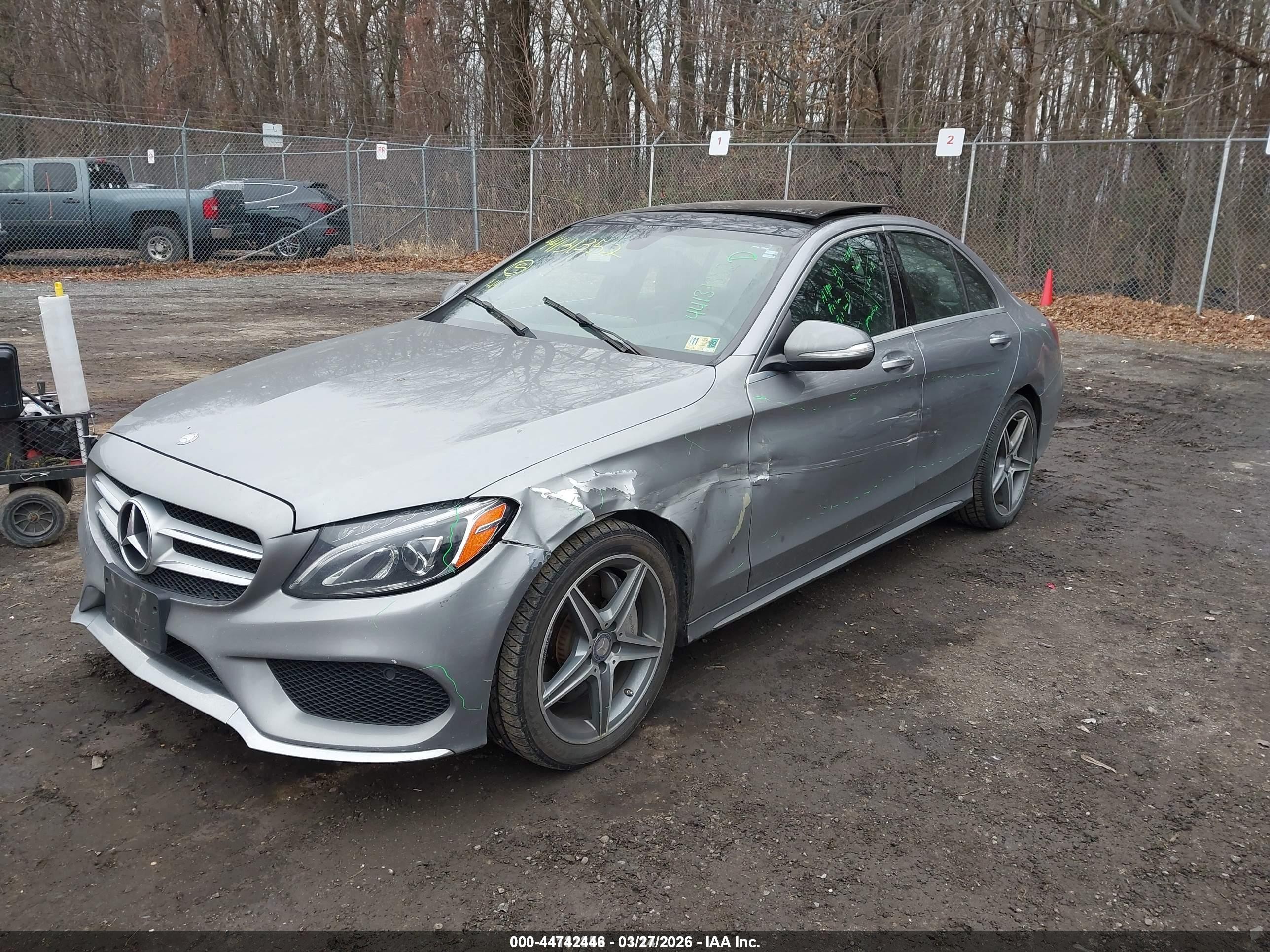 2015 Mercedes-benz C 300 Sport 4matic Серебряный vin: 55SWF4KB2FU002887