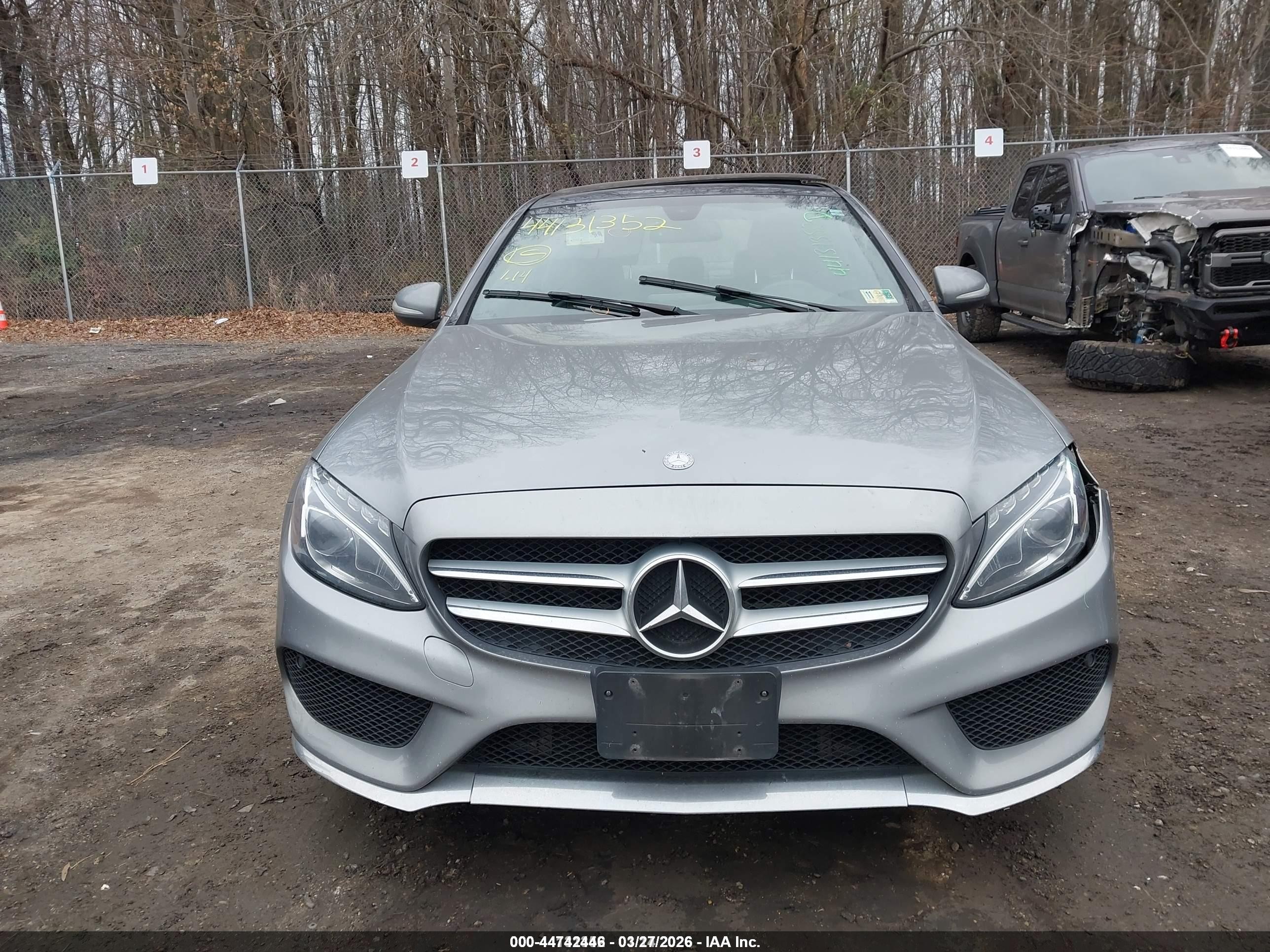 2015 Mercedes-benz C 300 Sport 4matic Серебряный vin: 55SWF4KB2FU002887