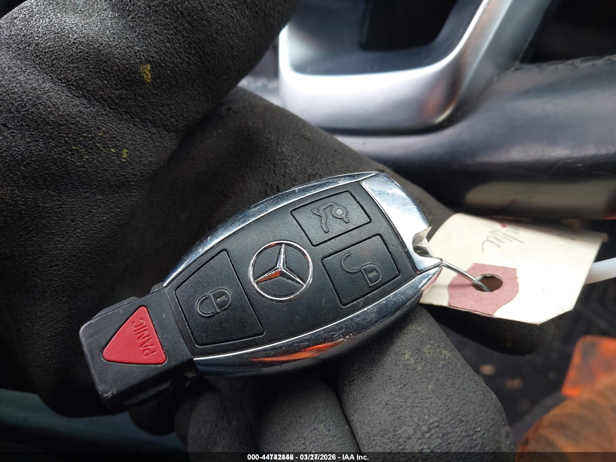 2015 Mercedes-benz C 300 Sport 4matic Серебряный vin: 55SWF4KB2FU002887