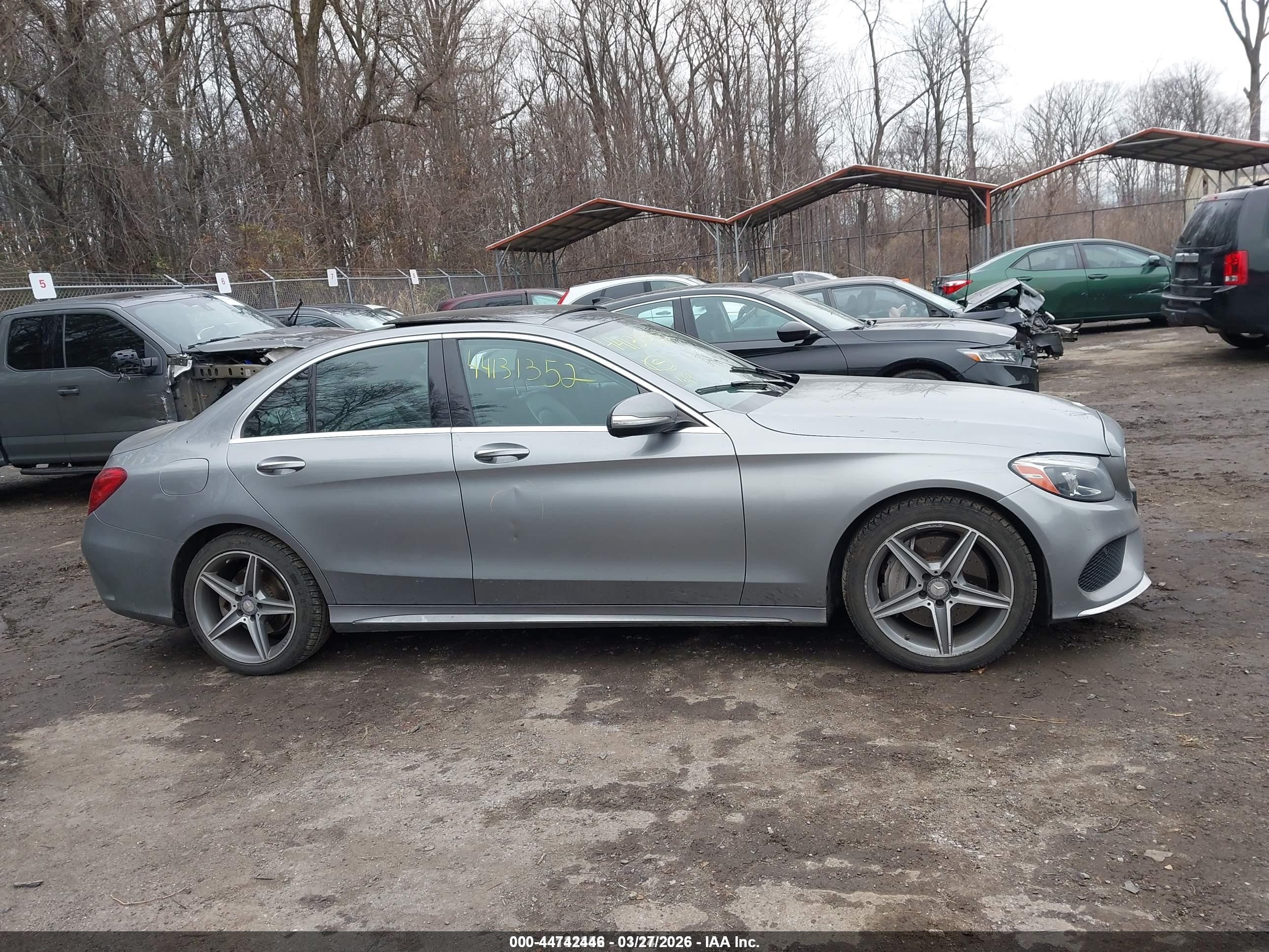 2015 Mercedes-benz C 300 Sport 4matic Серебряный vin: 55SWF4KB2FU002887