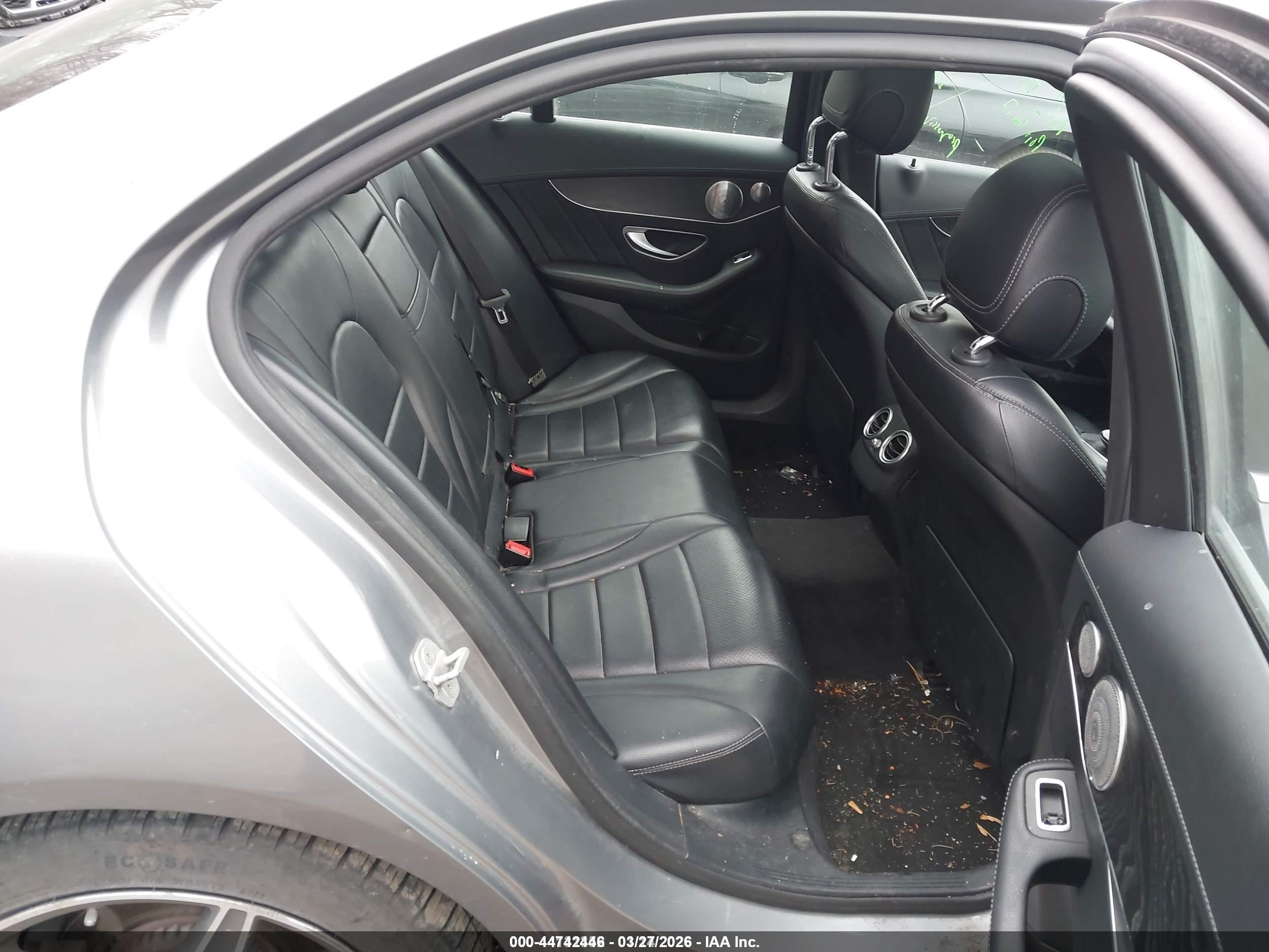 2015 Mercedes-benz C 300 Sport 4matic Серебряный vin: 55SWF4KB2FU002887